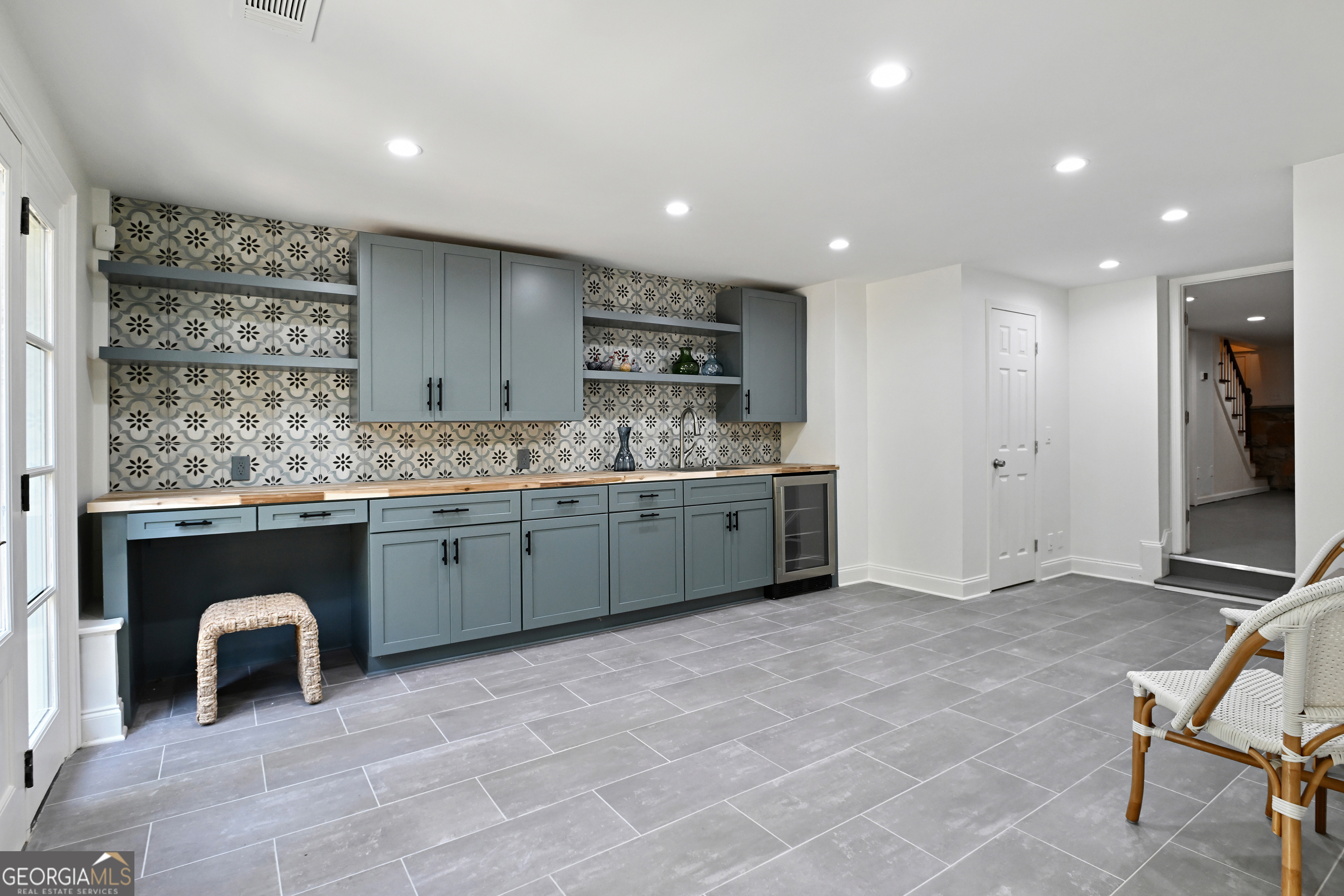 400 Pine Tree Drive NE