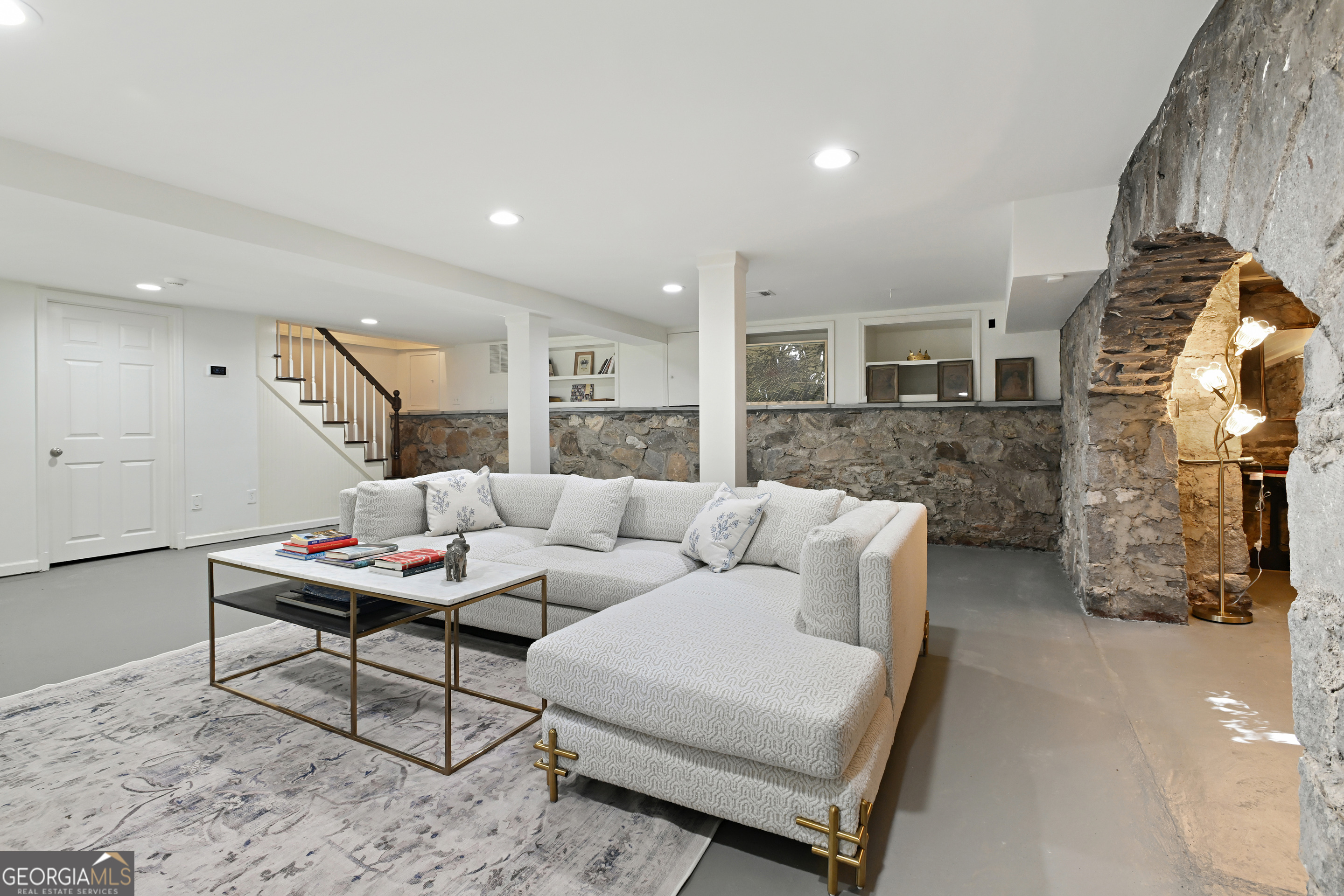 400 Pine Tree Drive NE