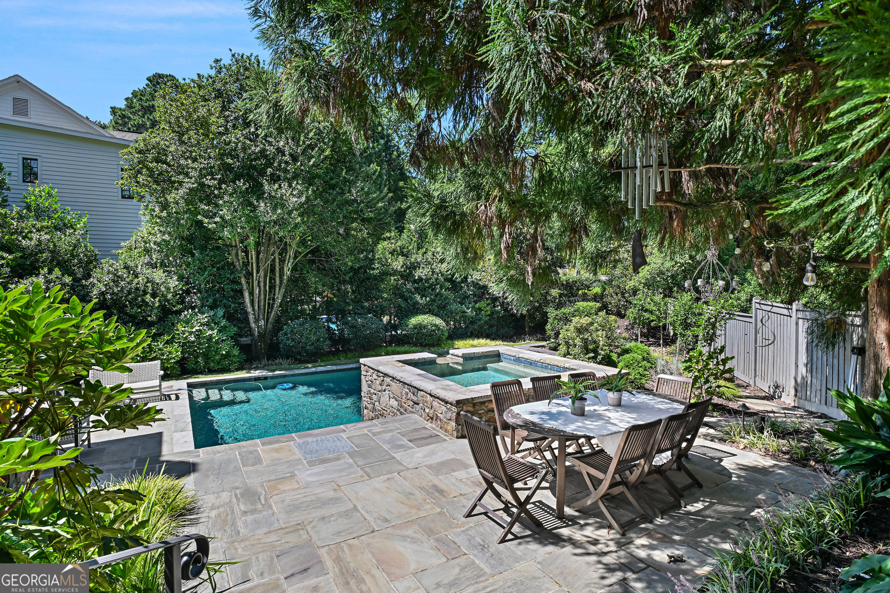 400 Pine Tree Drive NE