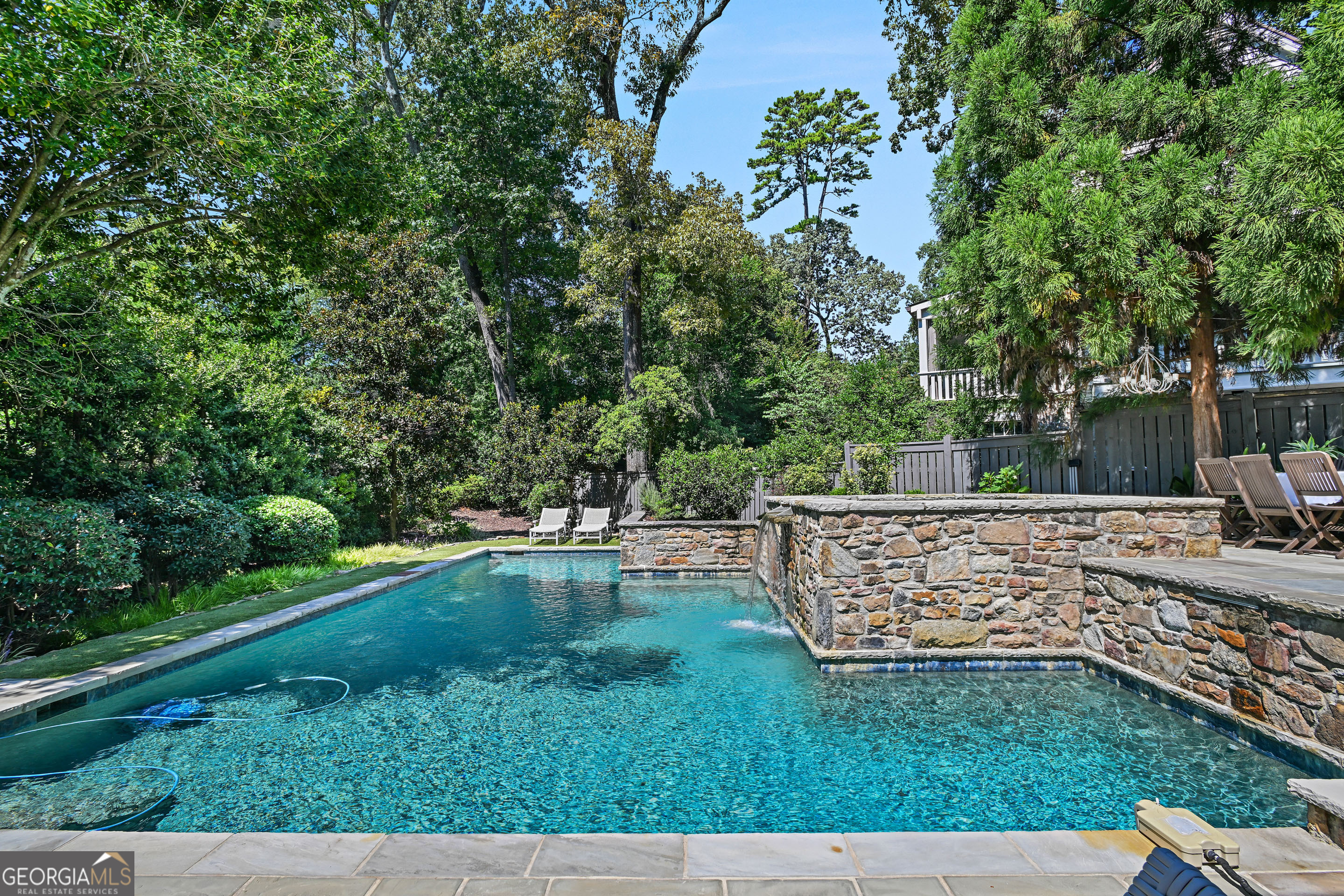 400 Pine Tree Drive NE