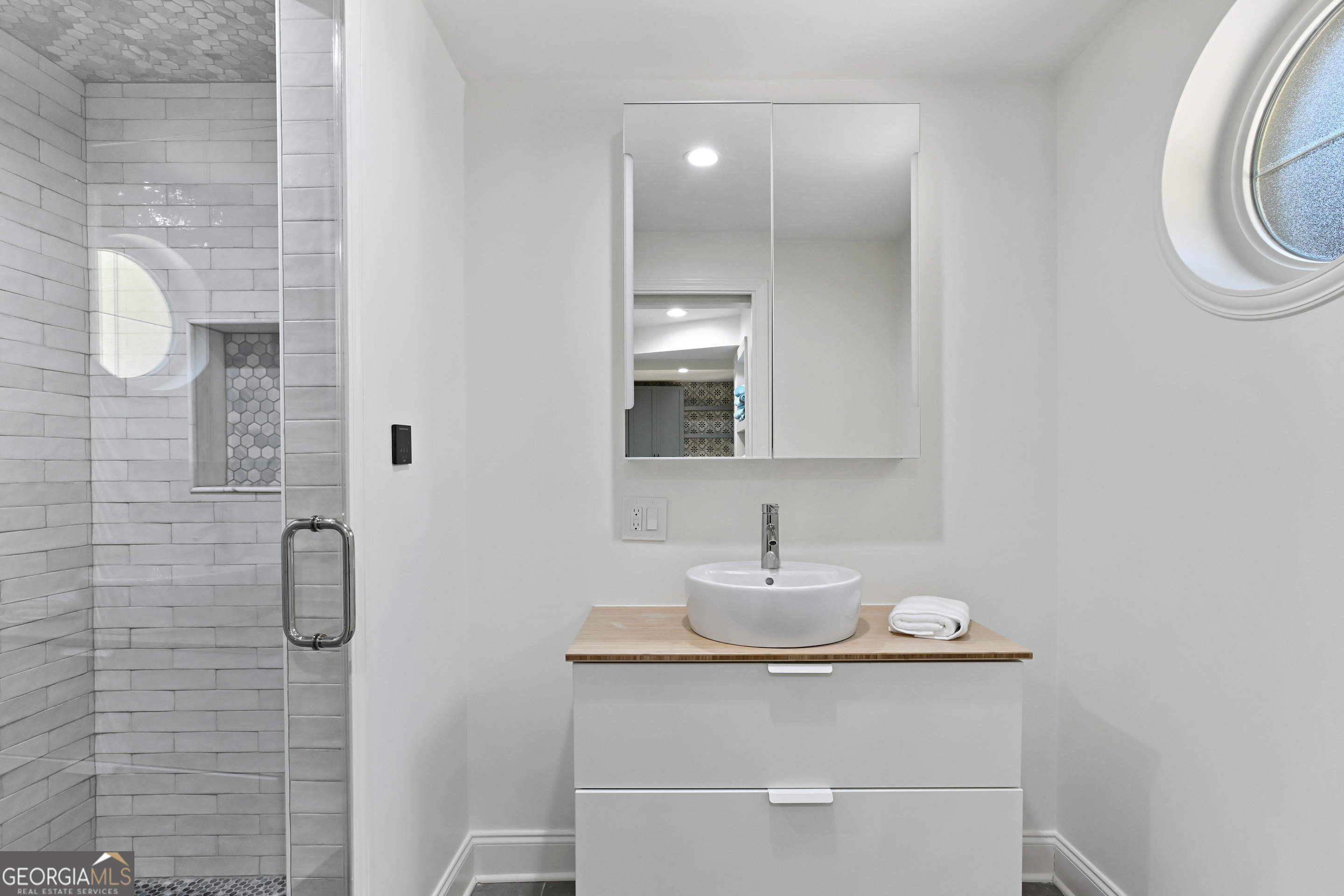 400 Pine Tree Drive NE