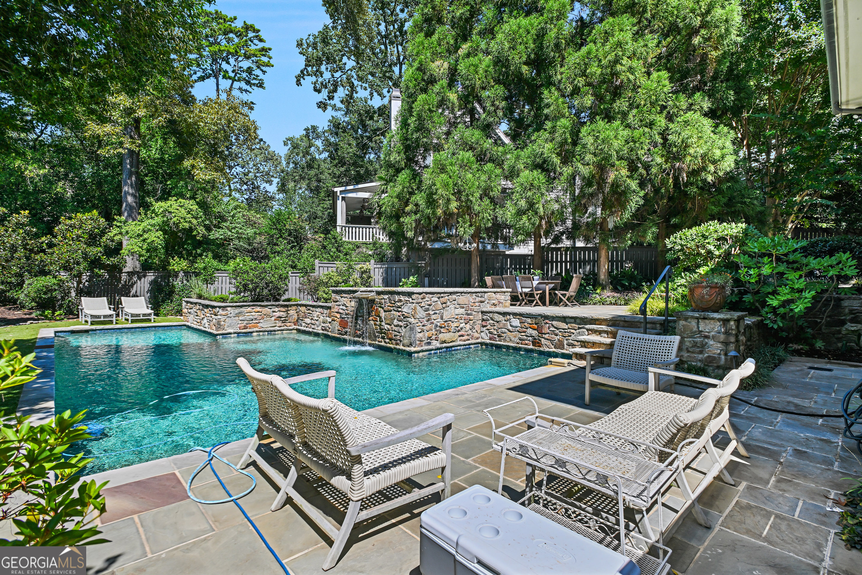 400 Pine Tree Drive NE