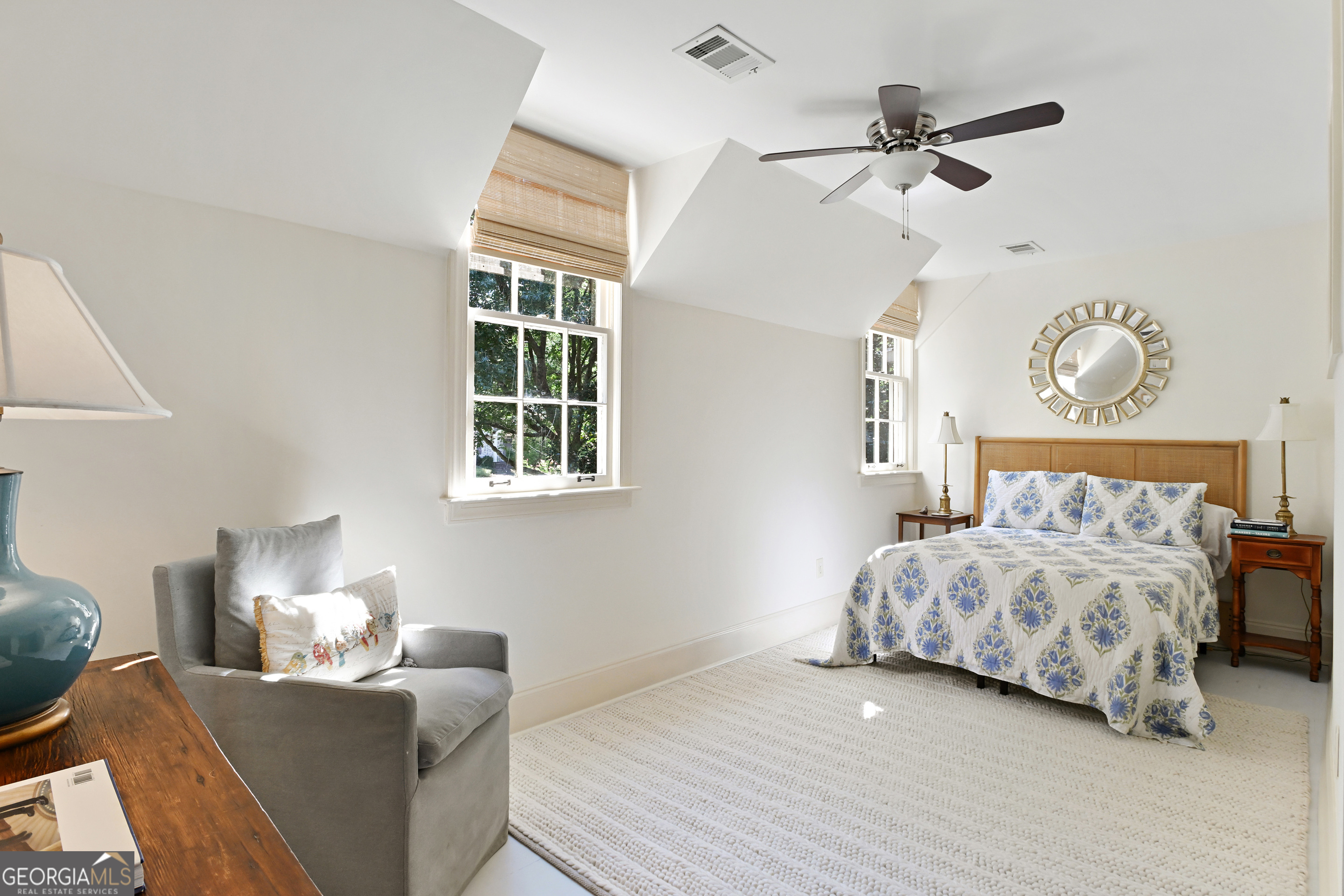 400 Pine Tree Drive NE