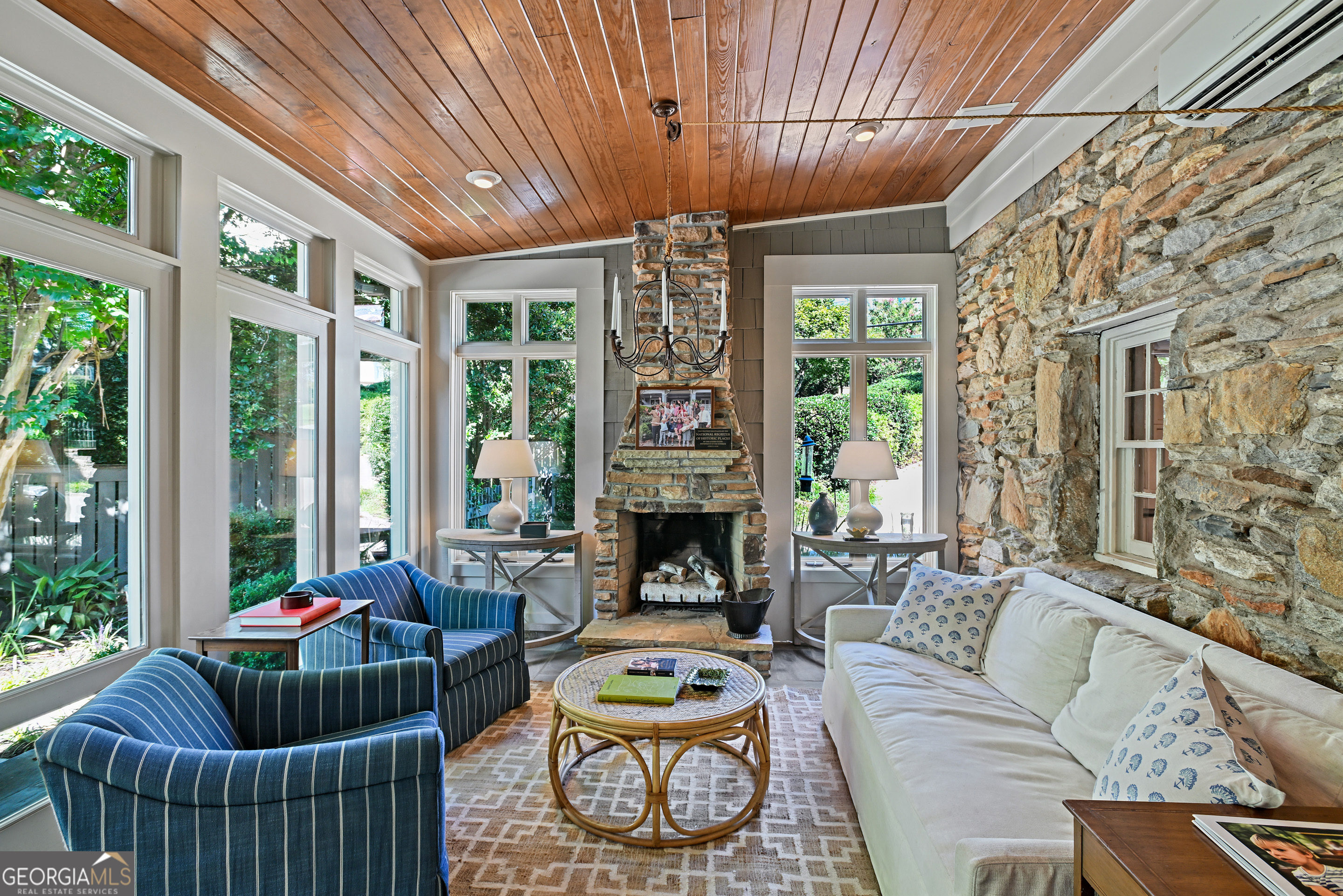 400 Pine Tree Drive NE