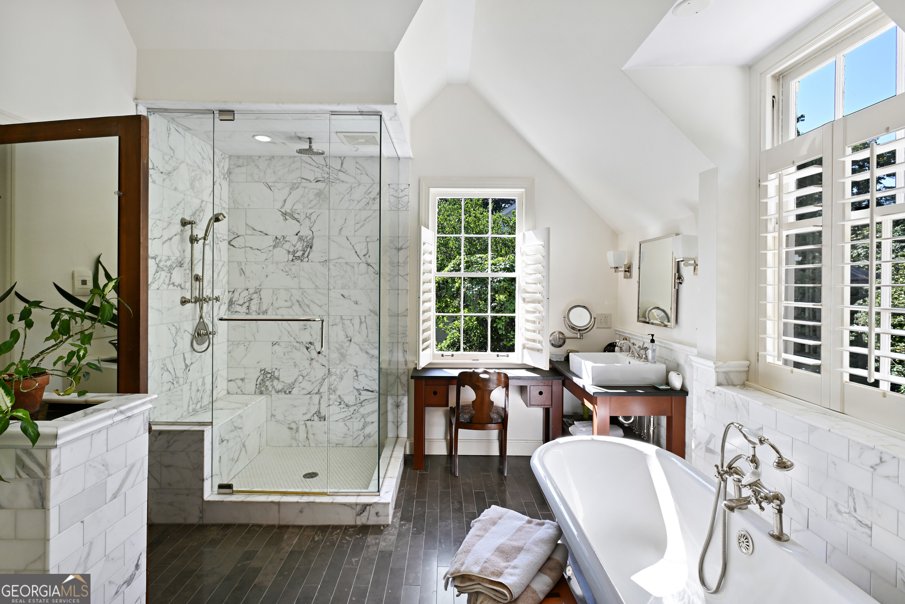 400 Pine Tree Drive NE