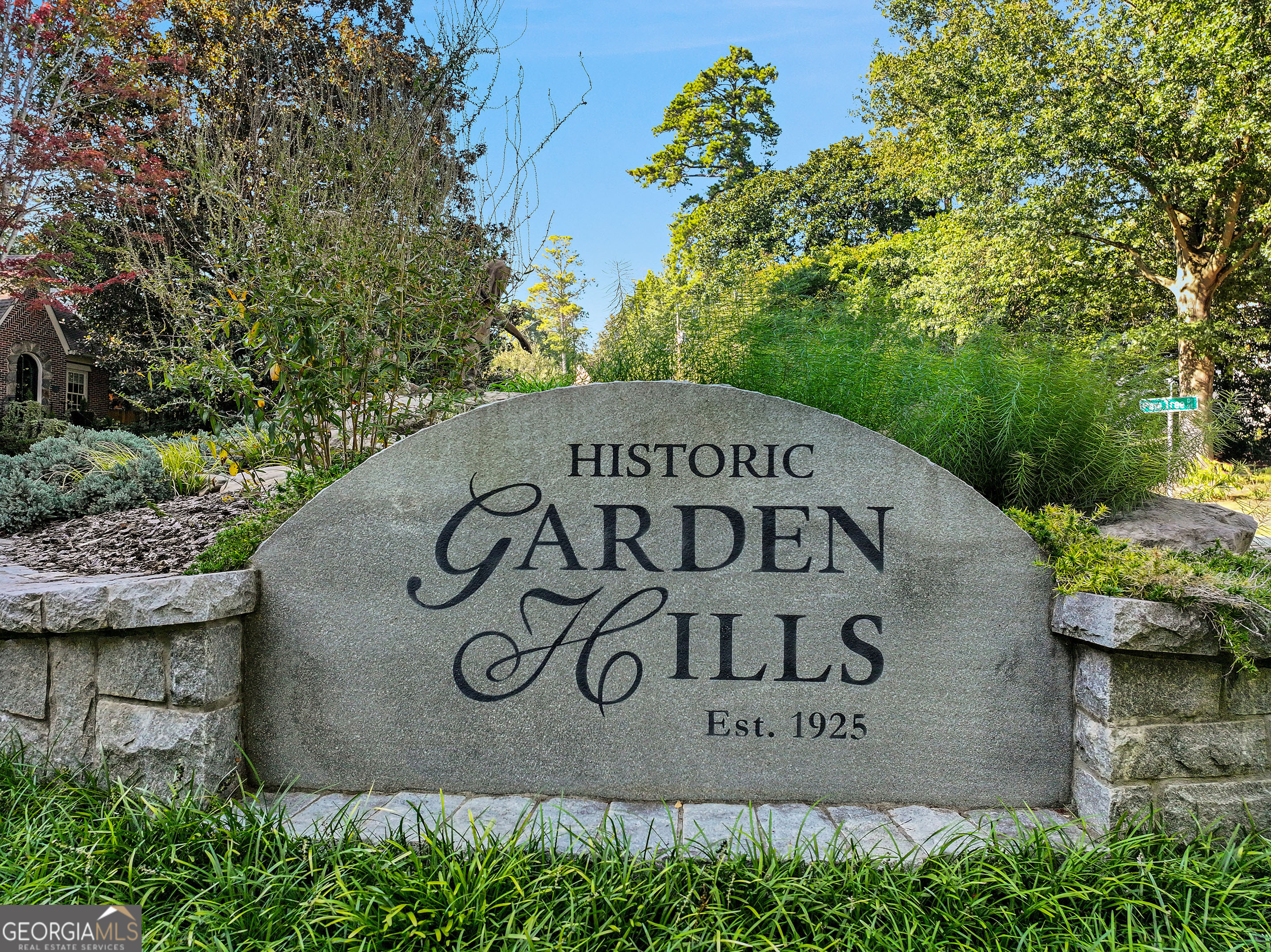 400 Pine Tree Drive NE