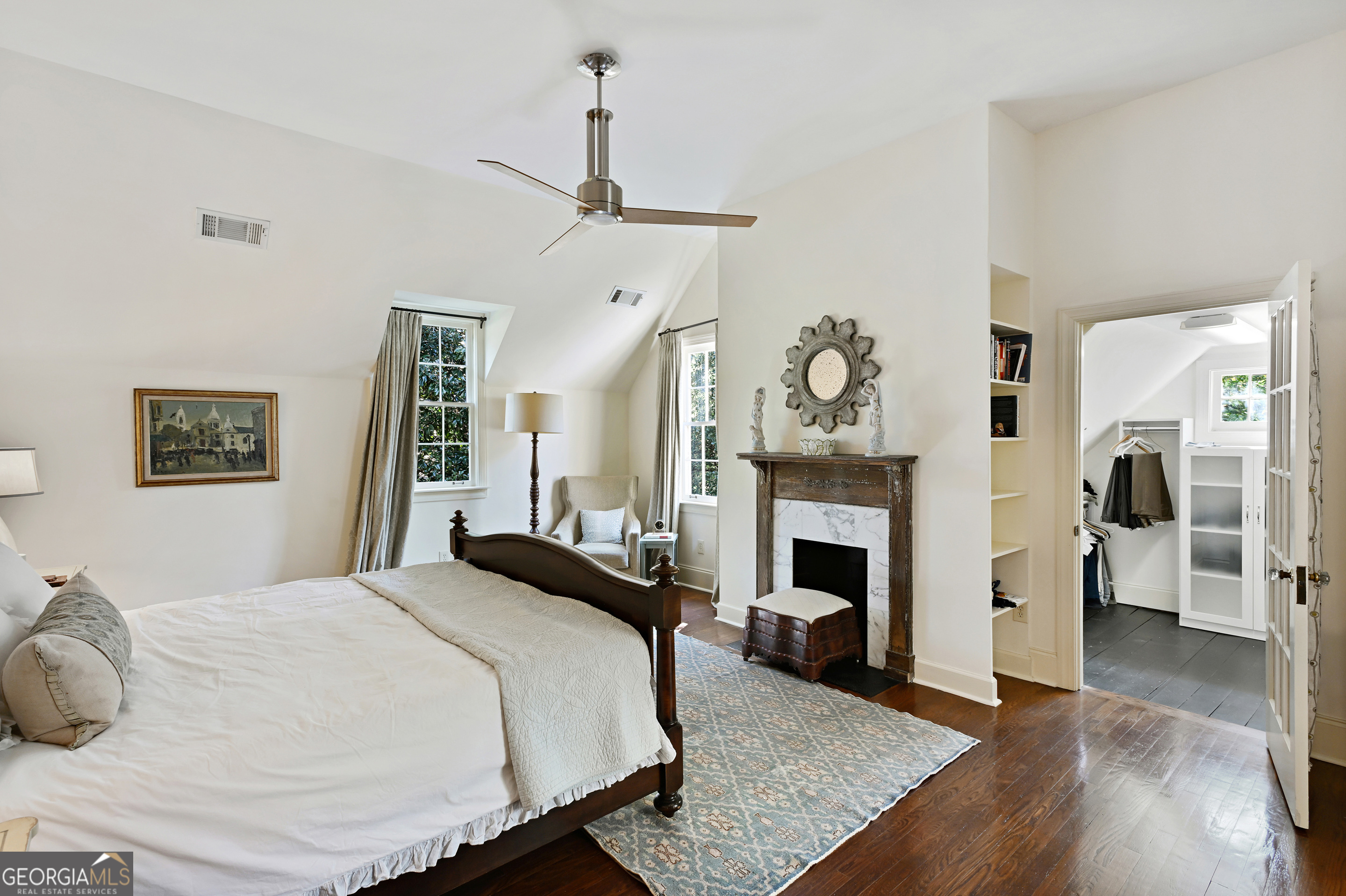 400 Pine Tree Drive NE