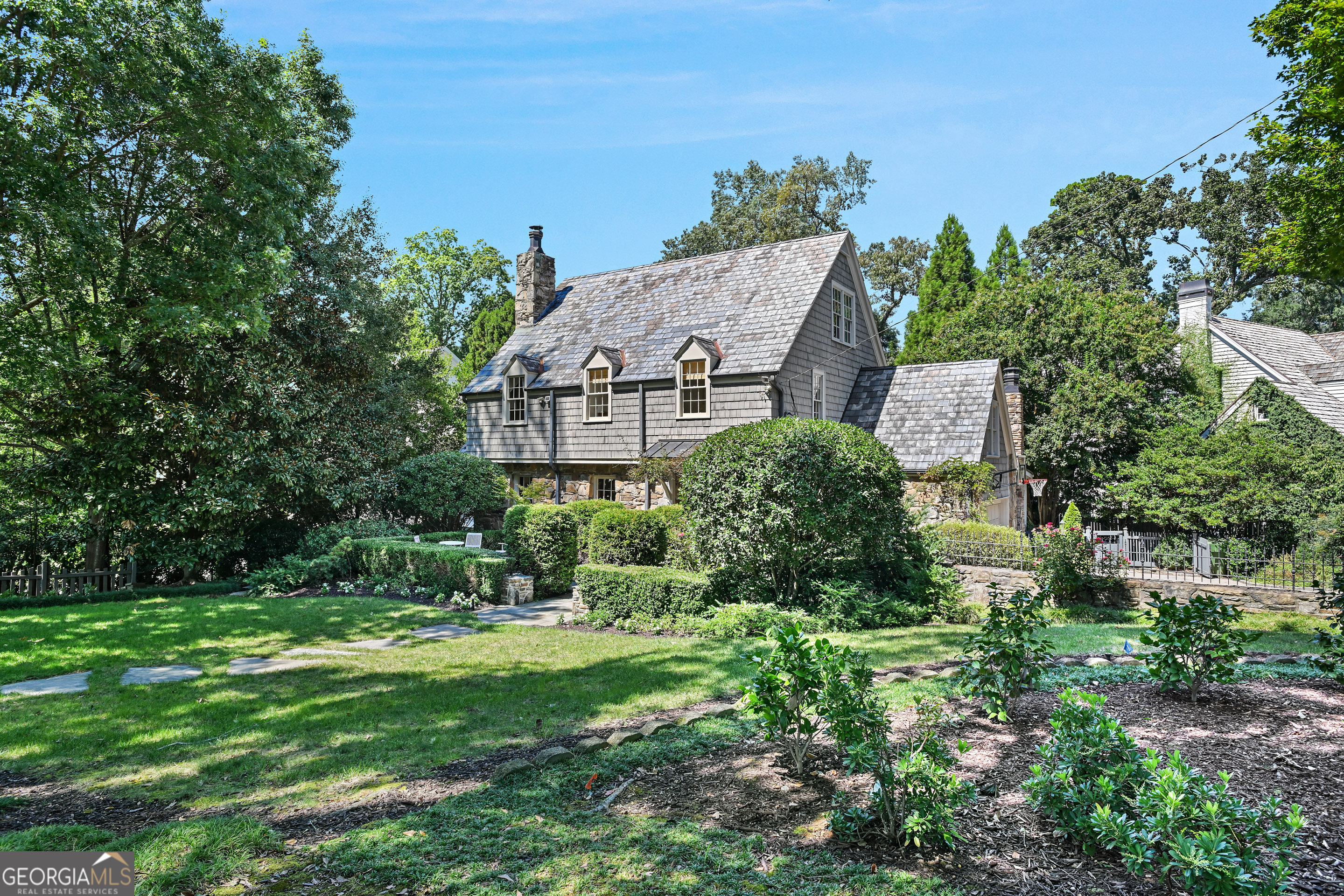 400 Pine Tree Drive NE