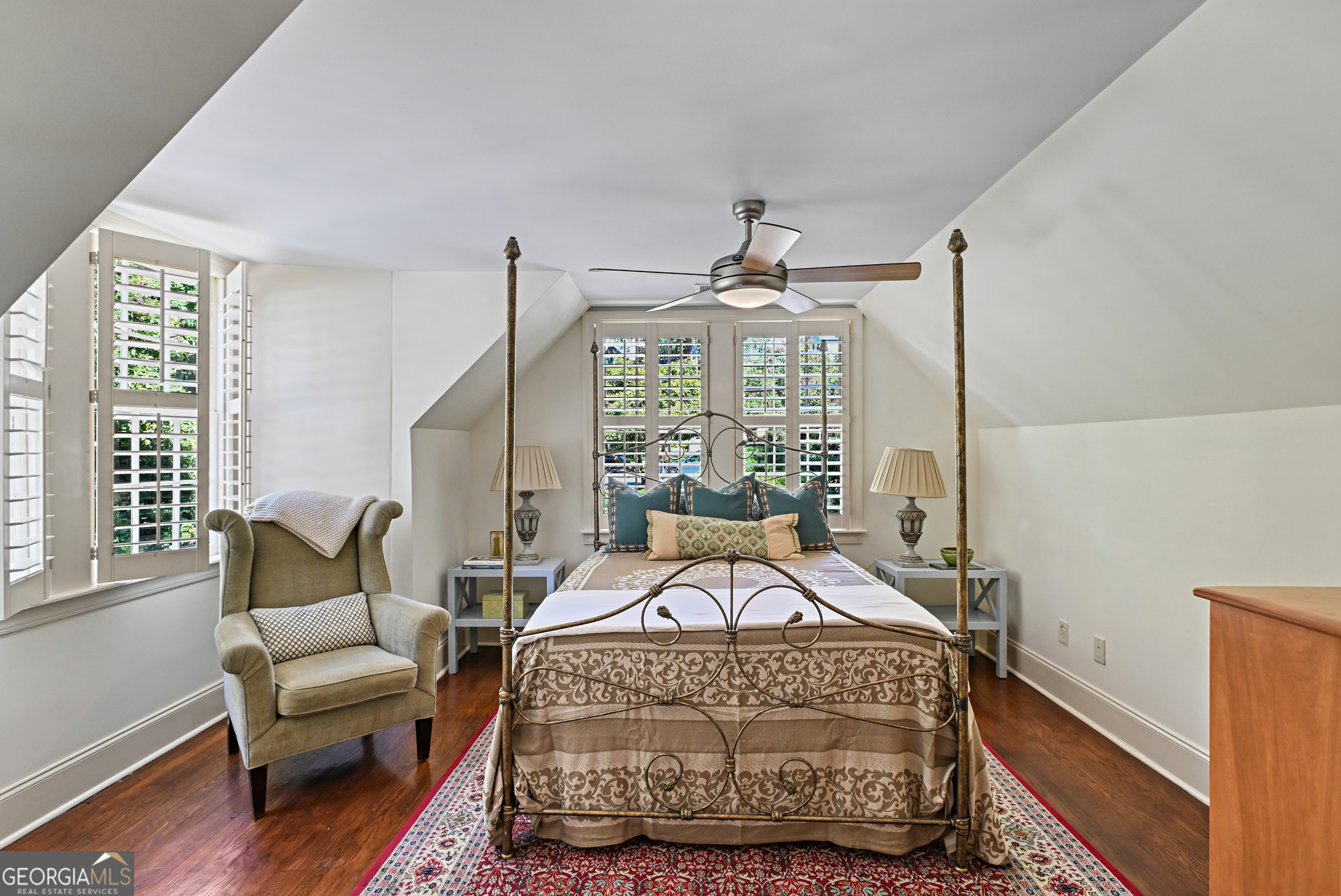 400 Pine Tree Drive NE