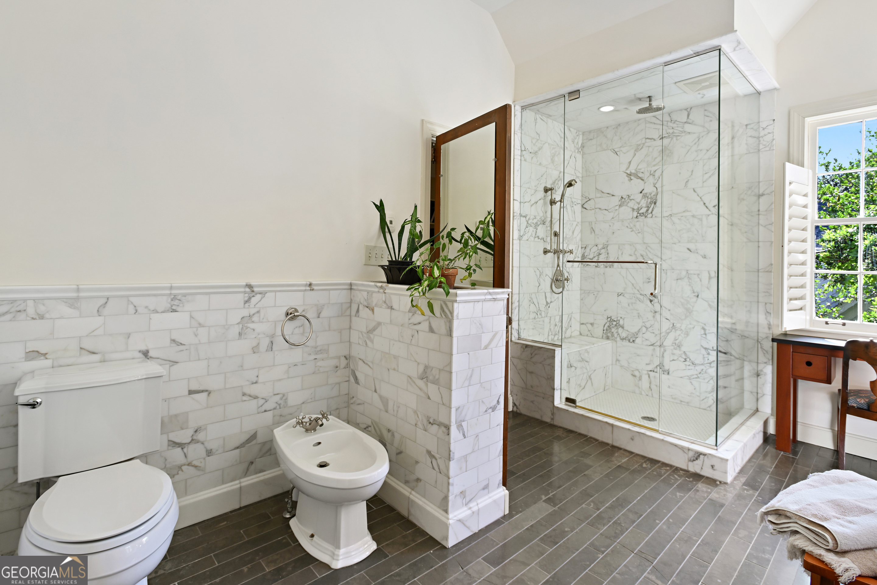 400 Pine Tree Drive NE