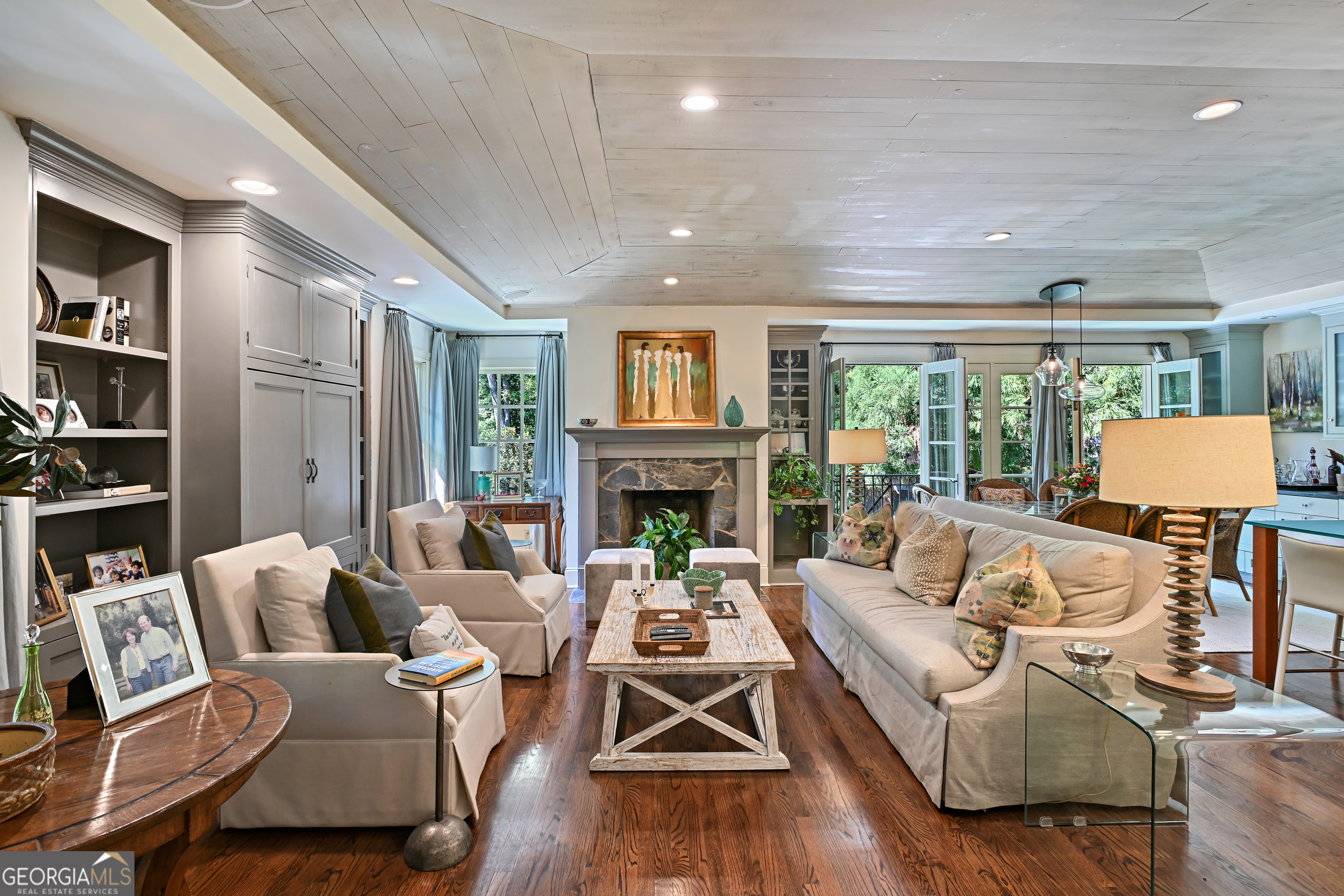 400 Pine Tree Drive NE