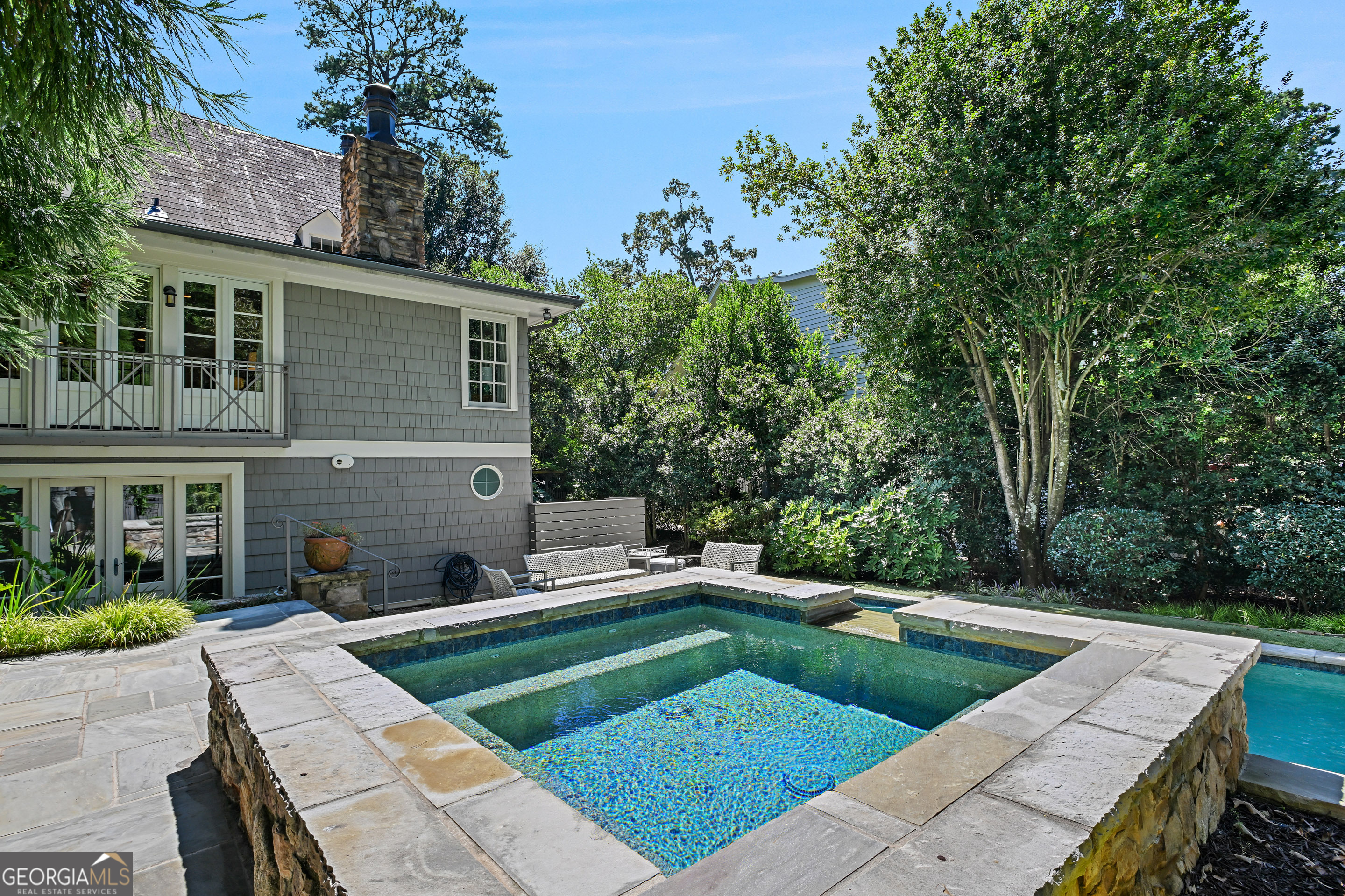 400 Pine Tree Drive NE