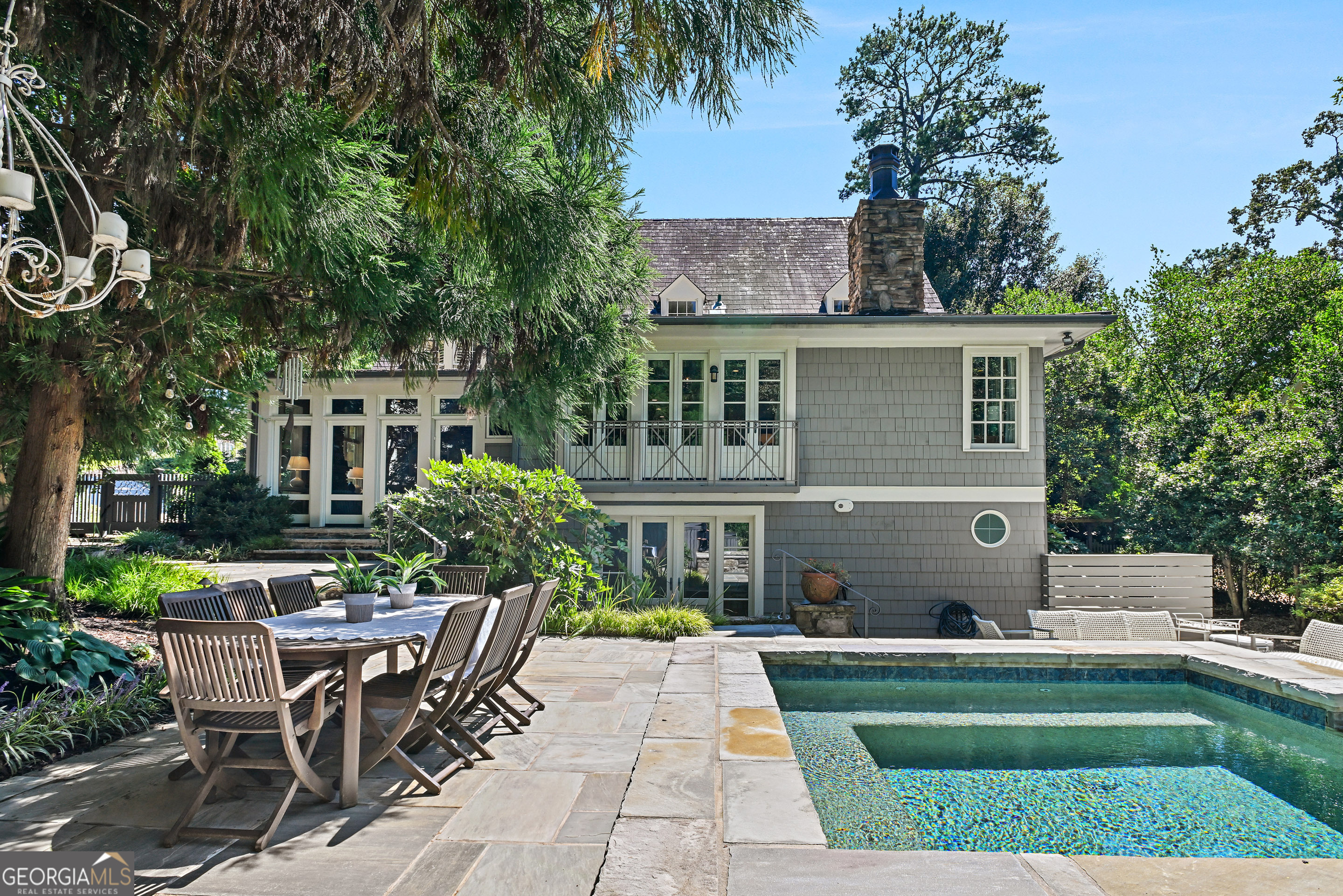 400 Pine Tree Drive NE