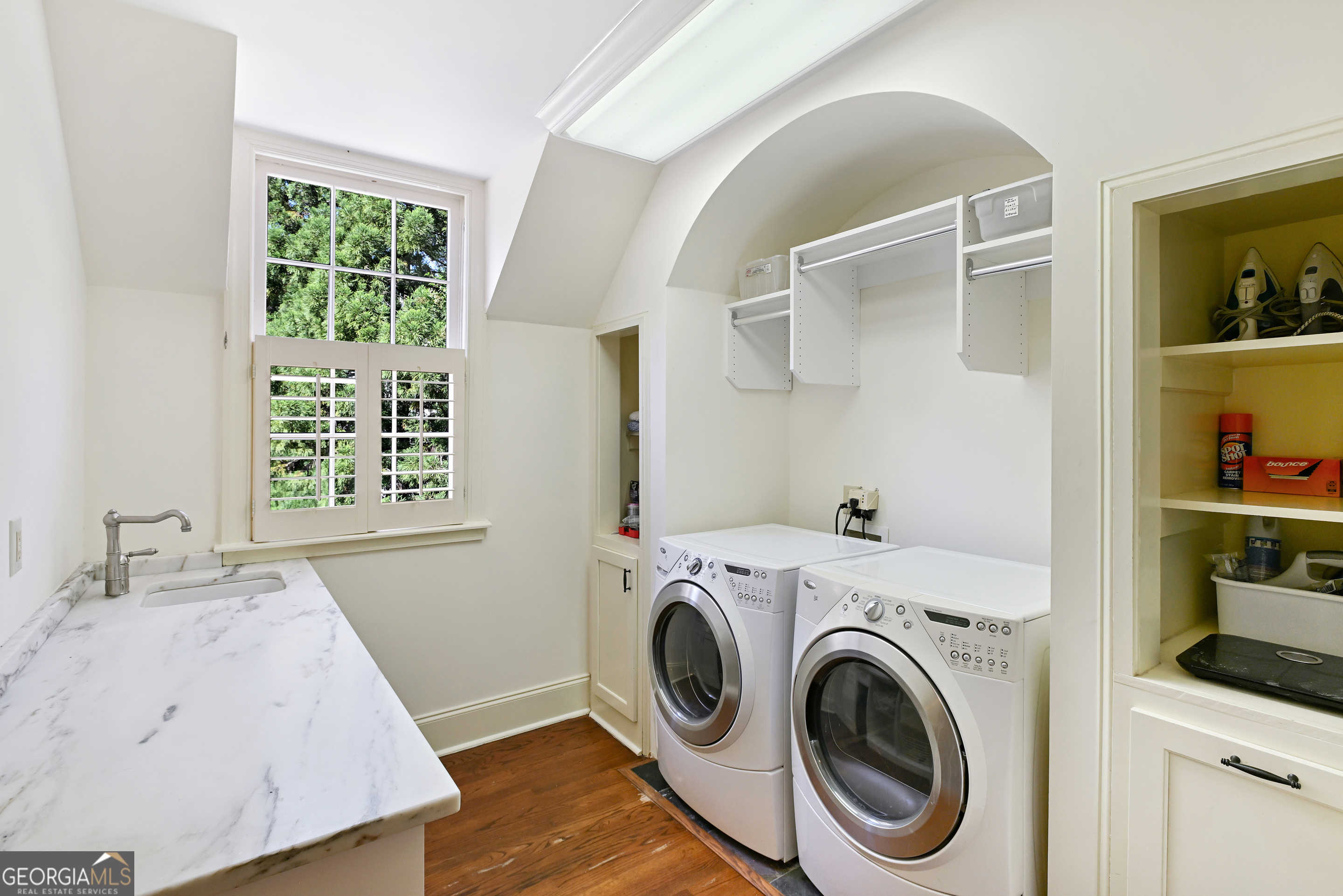 400 Pine Tree Drive NE