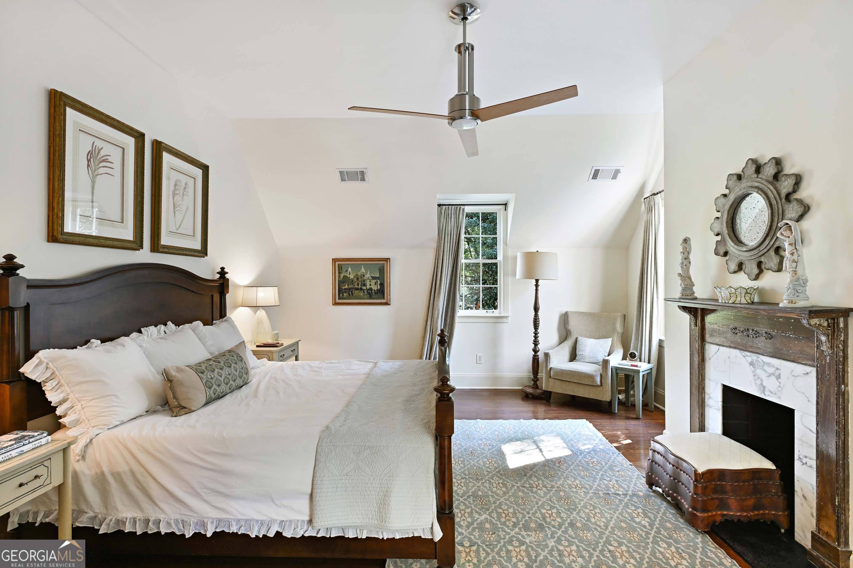 400 Pine Tree Drive NE