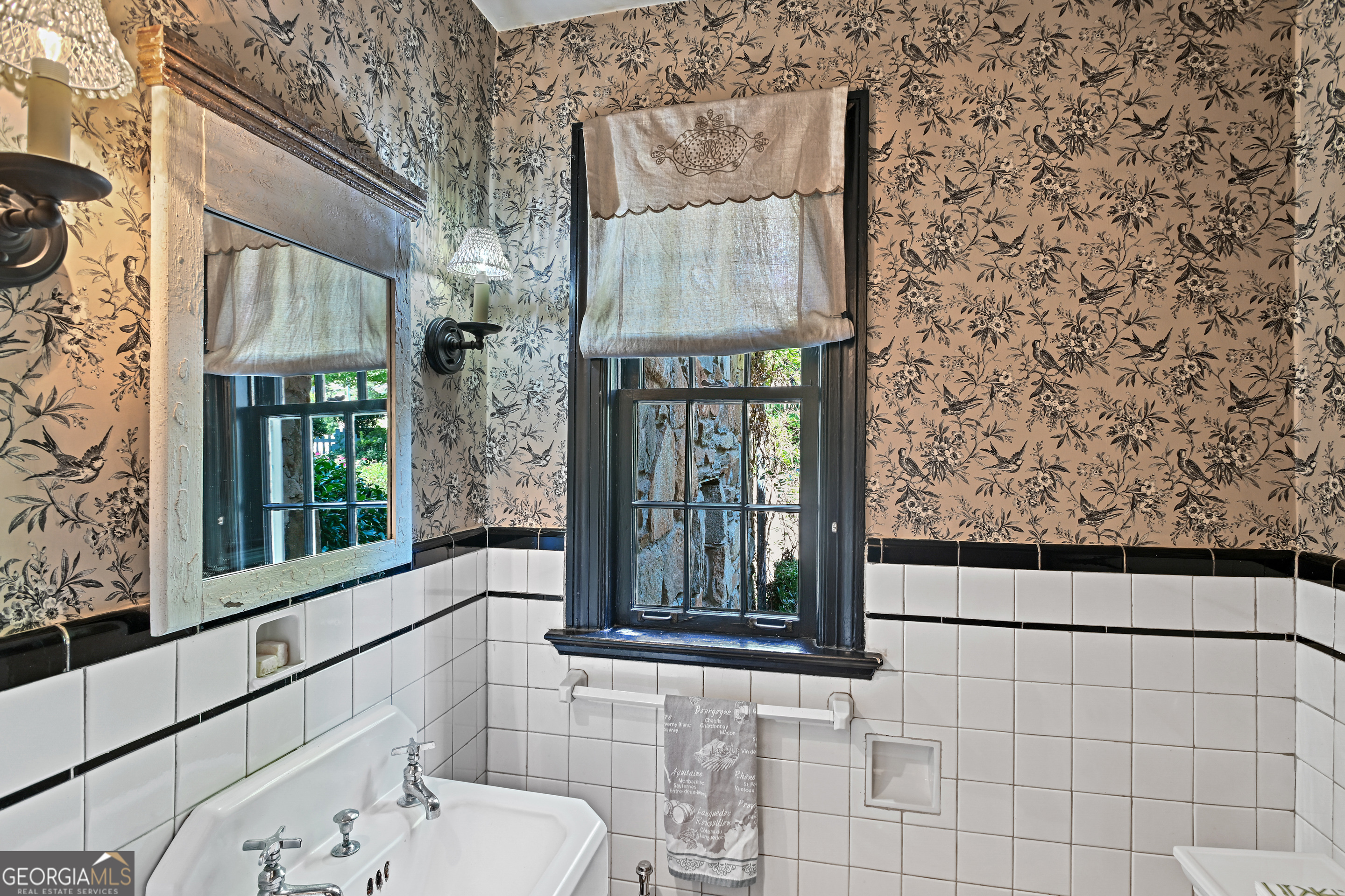 400 Pine Tree Drive NE