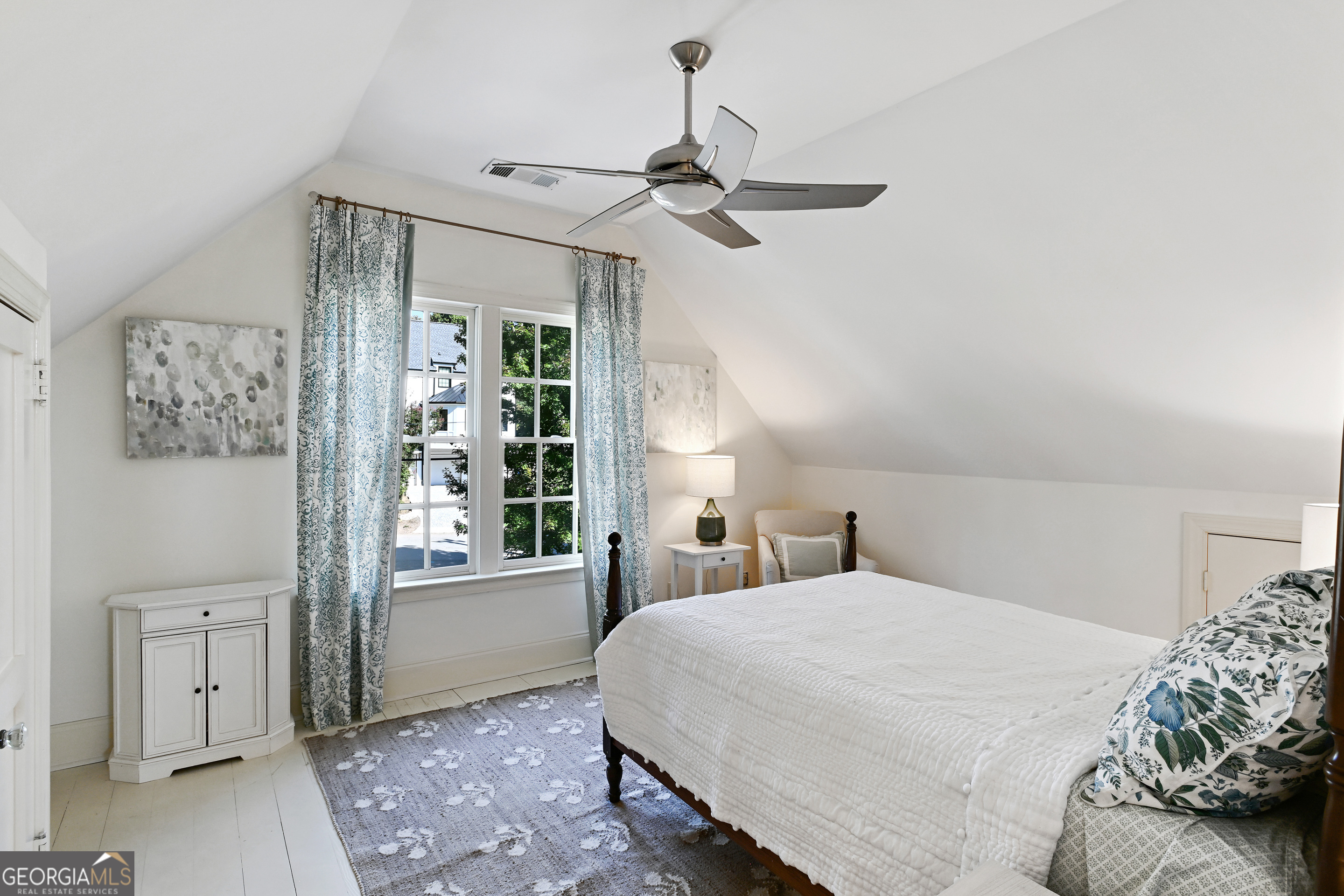 400 Pine Tree Drive NE