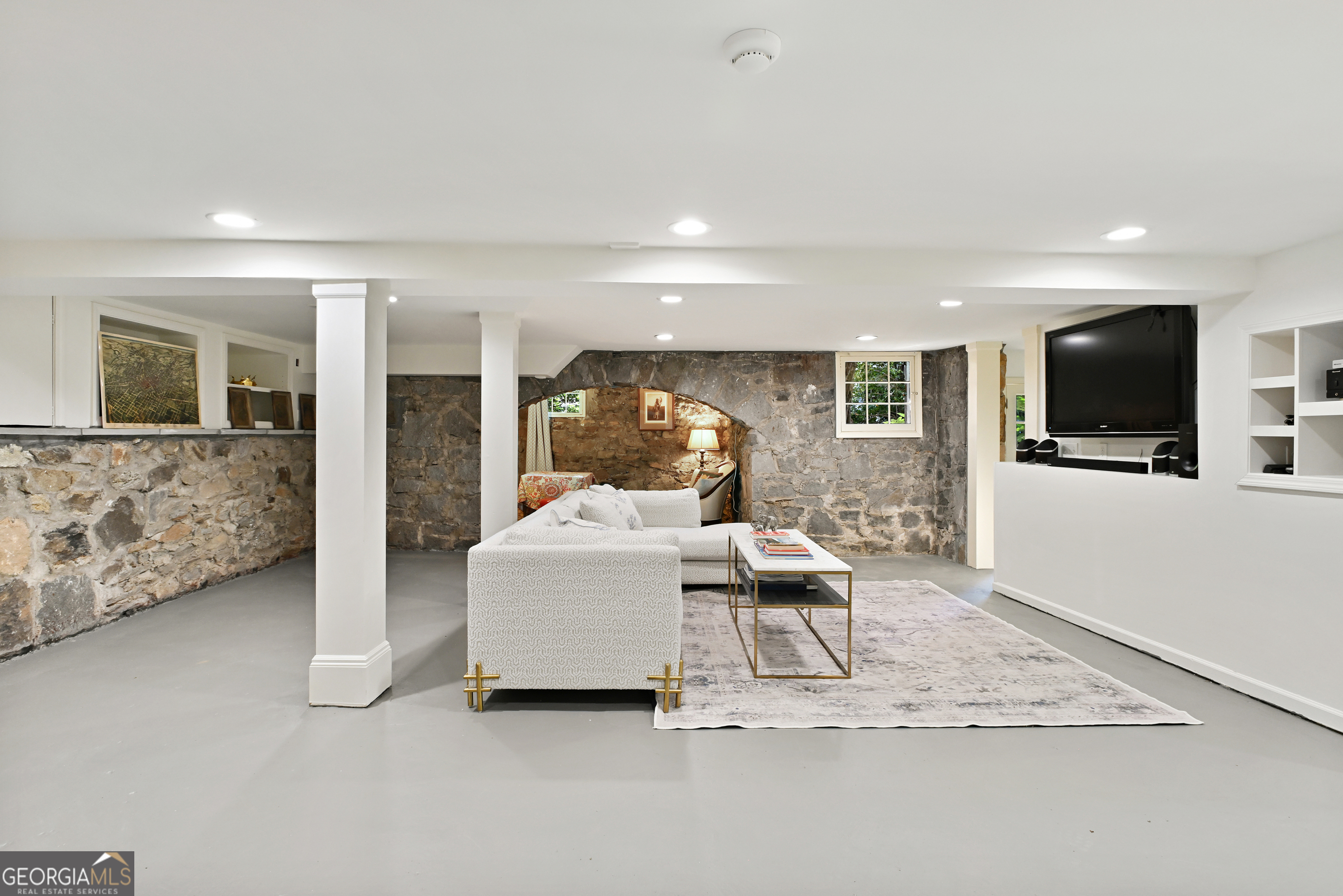 400 Pine Tree Drive NE