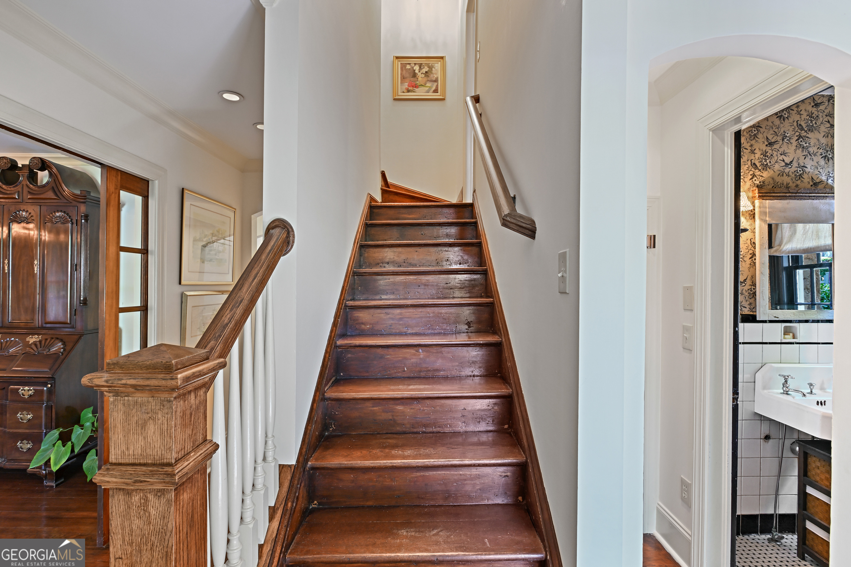 400 Pine Tree Drive NE