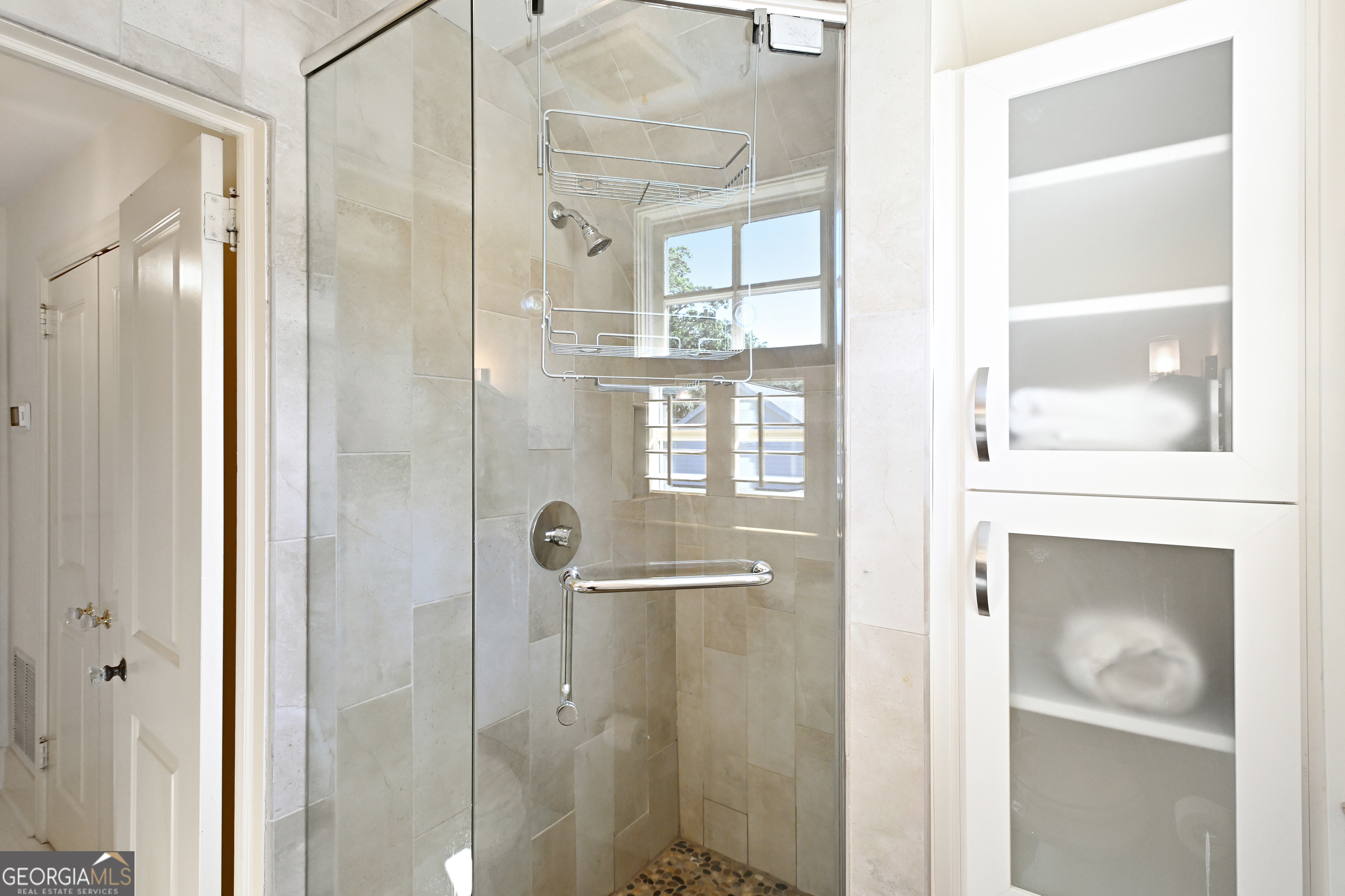 400 Pine Tree Drive NE