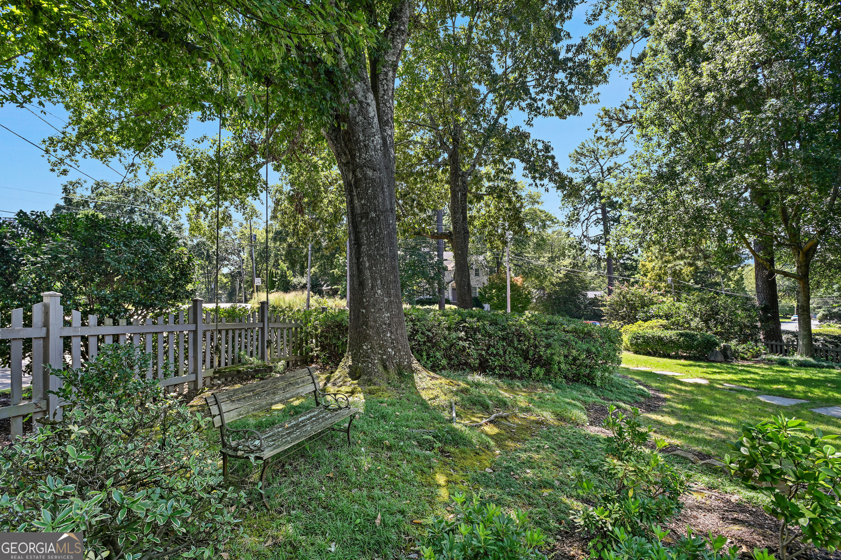 400 Pine Tree Drive NE