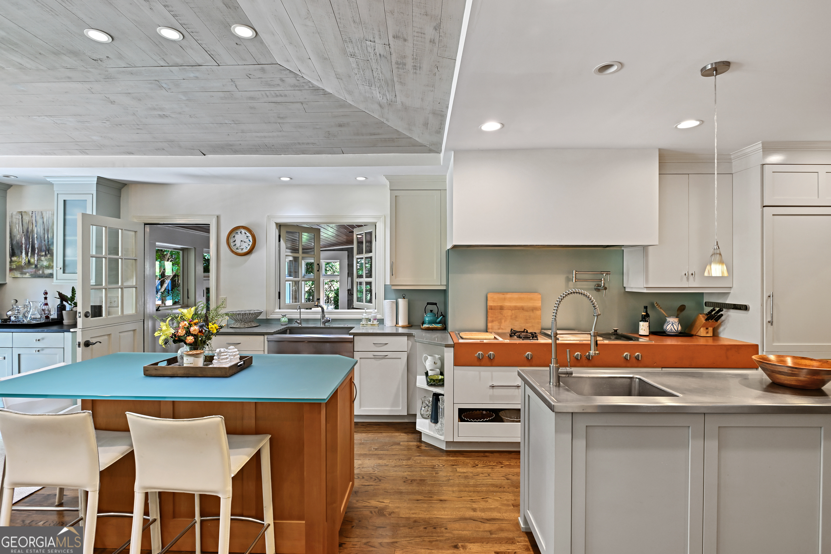 400 Pine Tree Drive NE