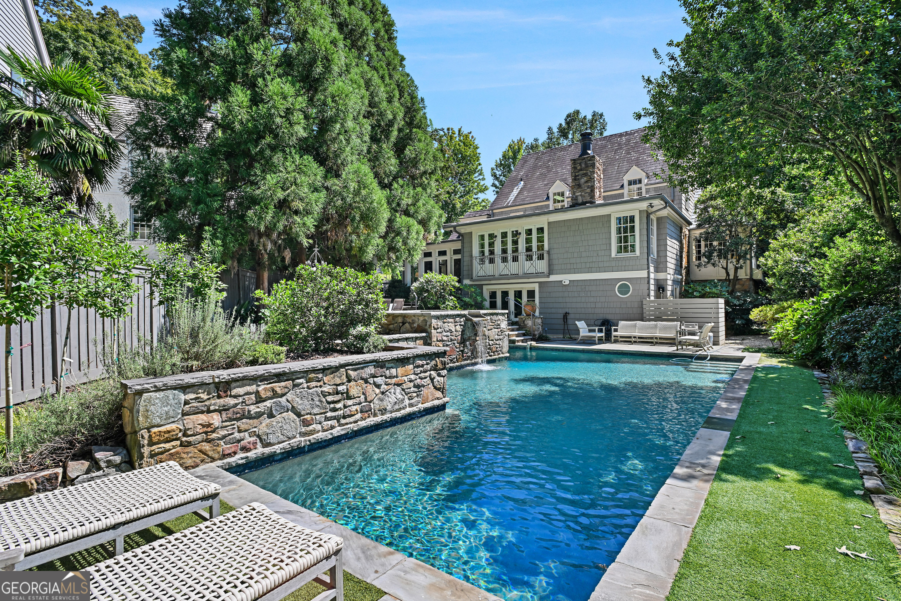 400 Pine Tree Drive NE