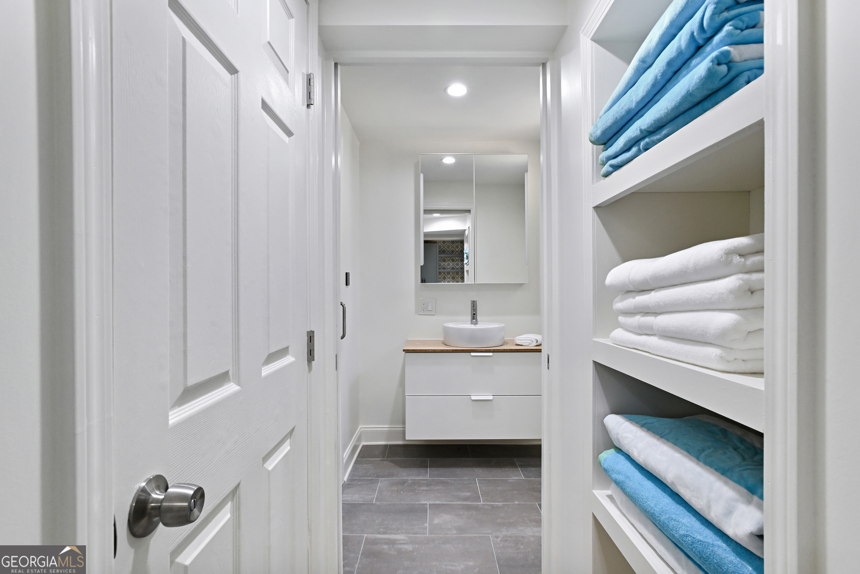 400 Pine Tree Drive NE