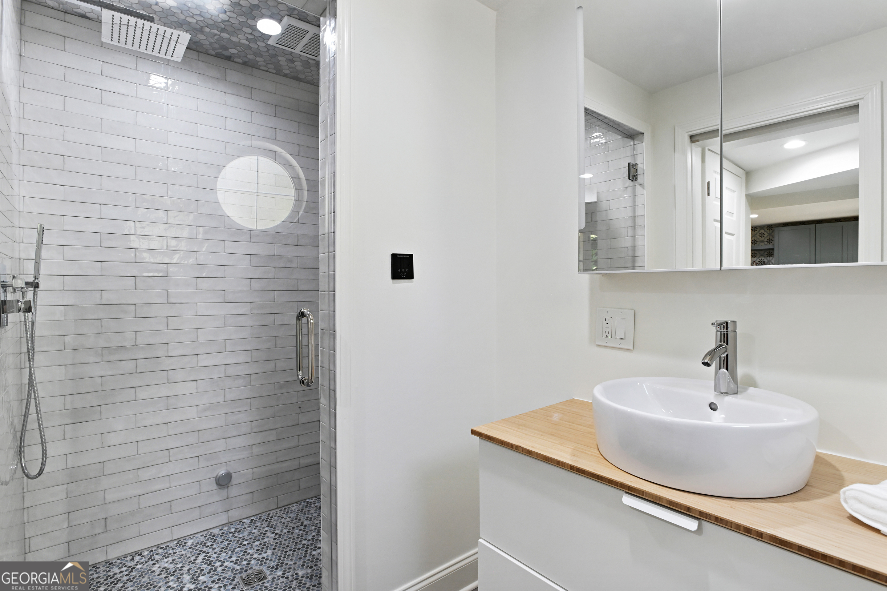 400 Pine Tree Drive NE