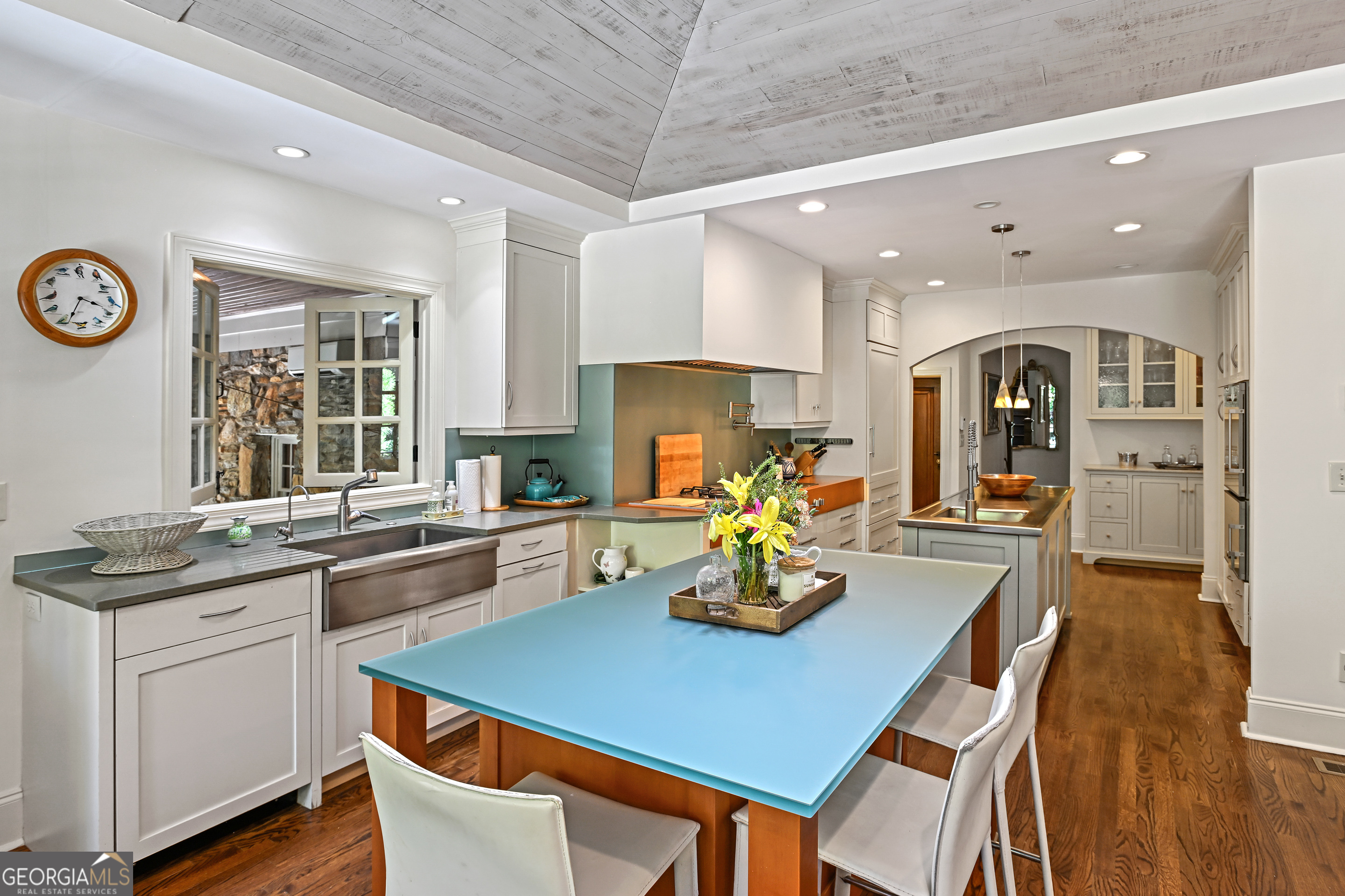 400 Pine Tree Drive NE