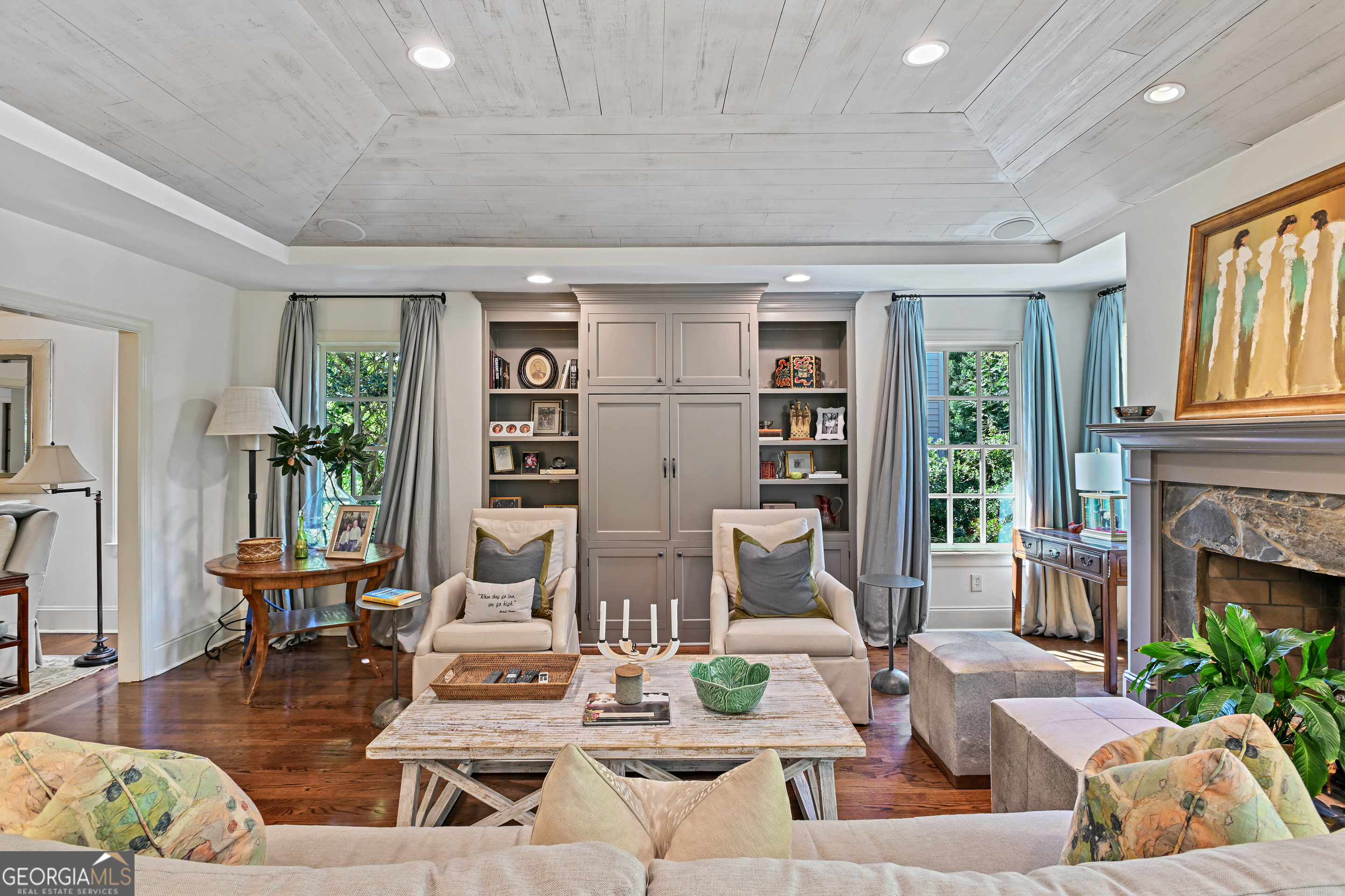 400 Pine Tree Drive NE