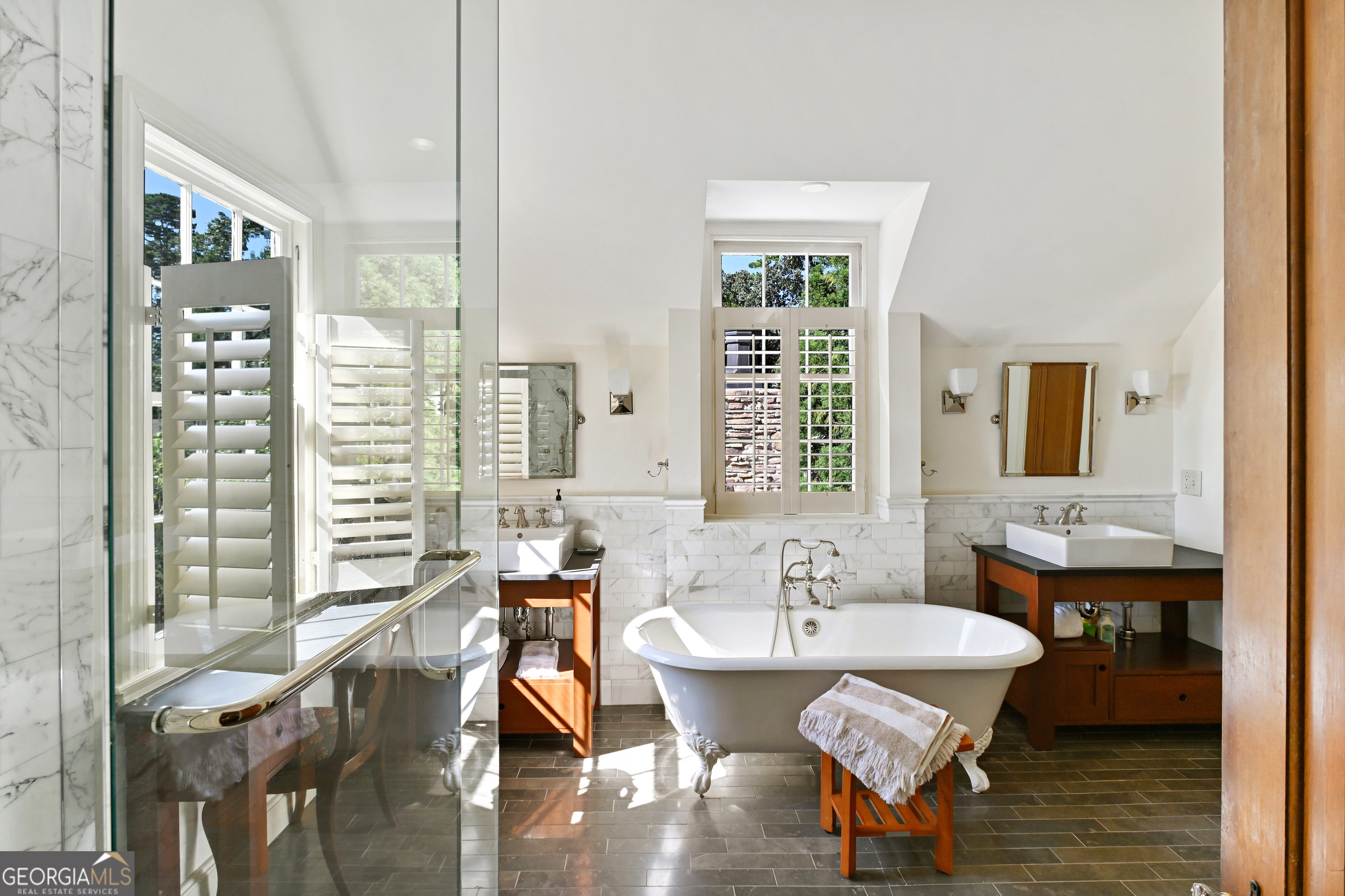 400 Pine Tree Drive NE