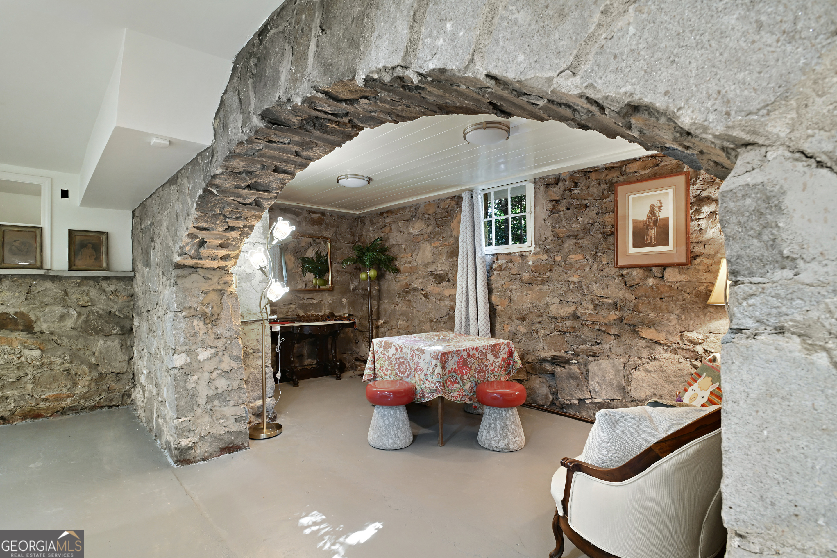 400 Pine Tree Drive NE