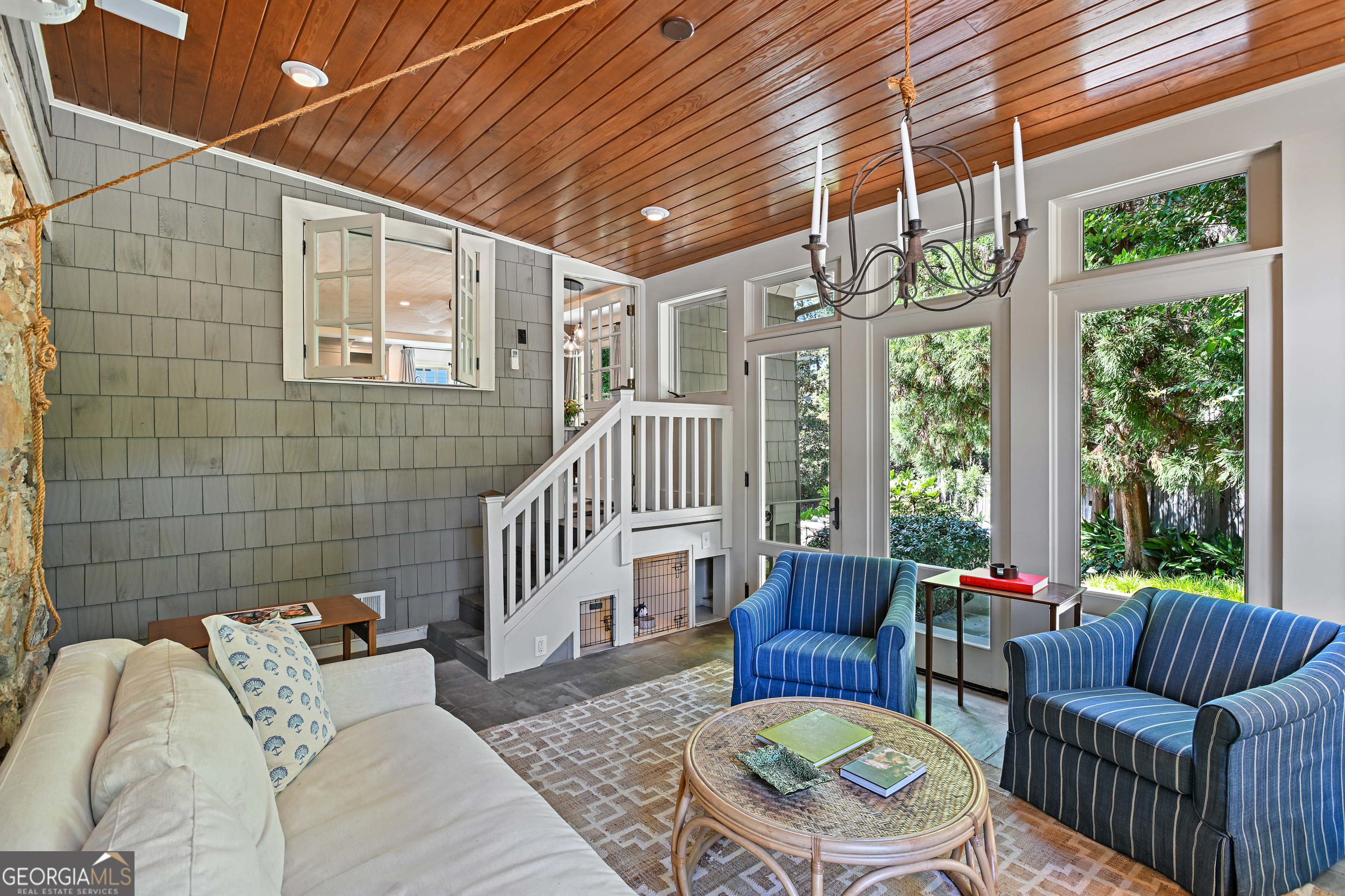 400 Pine Tree Drive NE