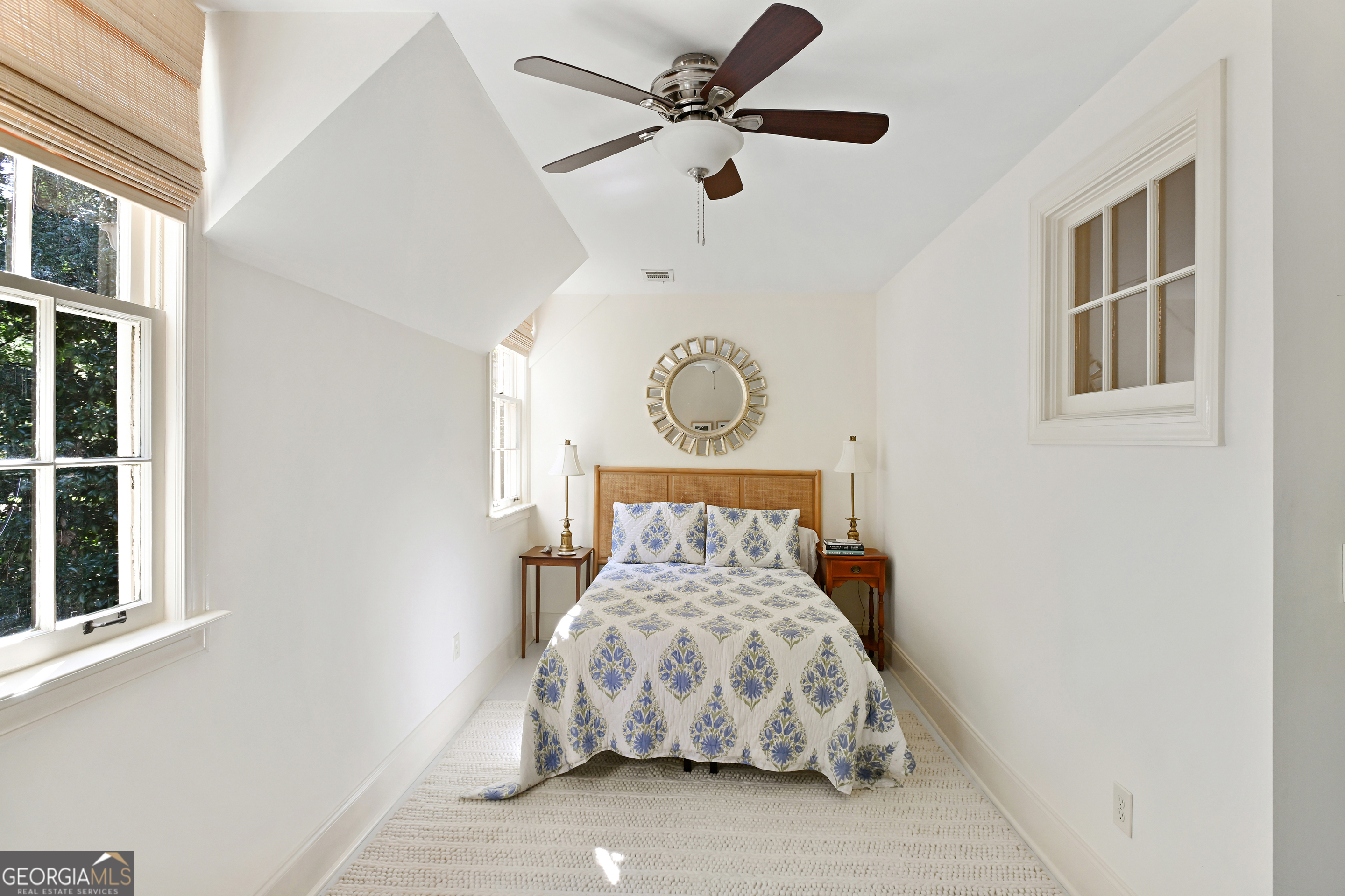 400 Pine Tree Drive NE