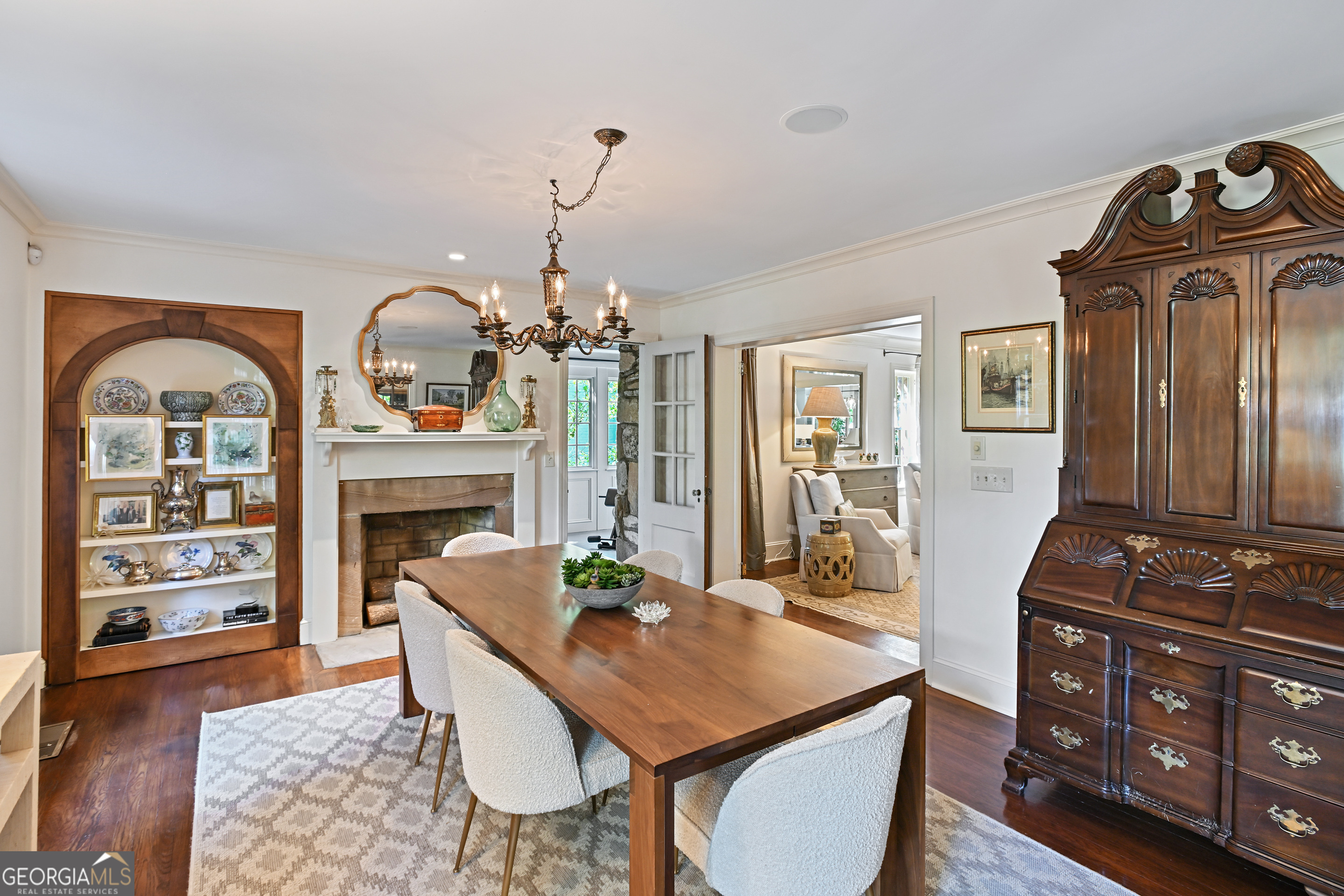 400 Pine Tree Drive NE