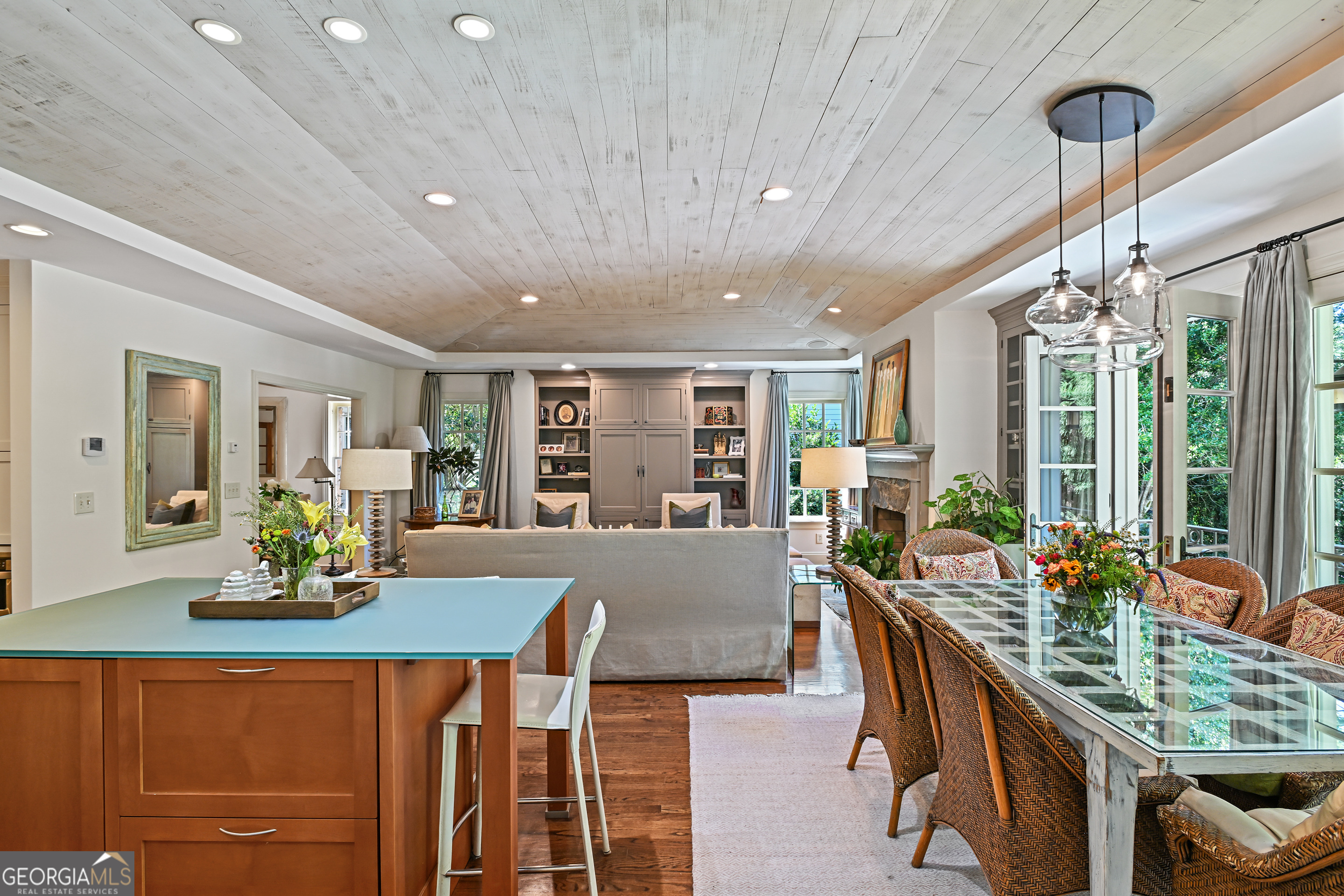 400 Pine Tree Drive NE