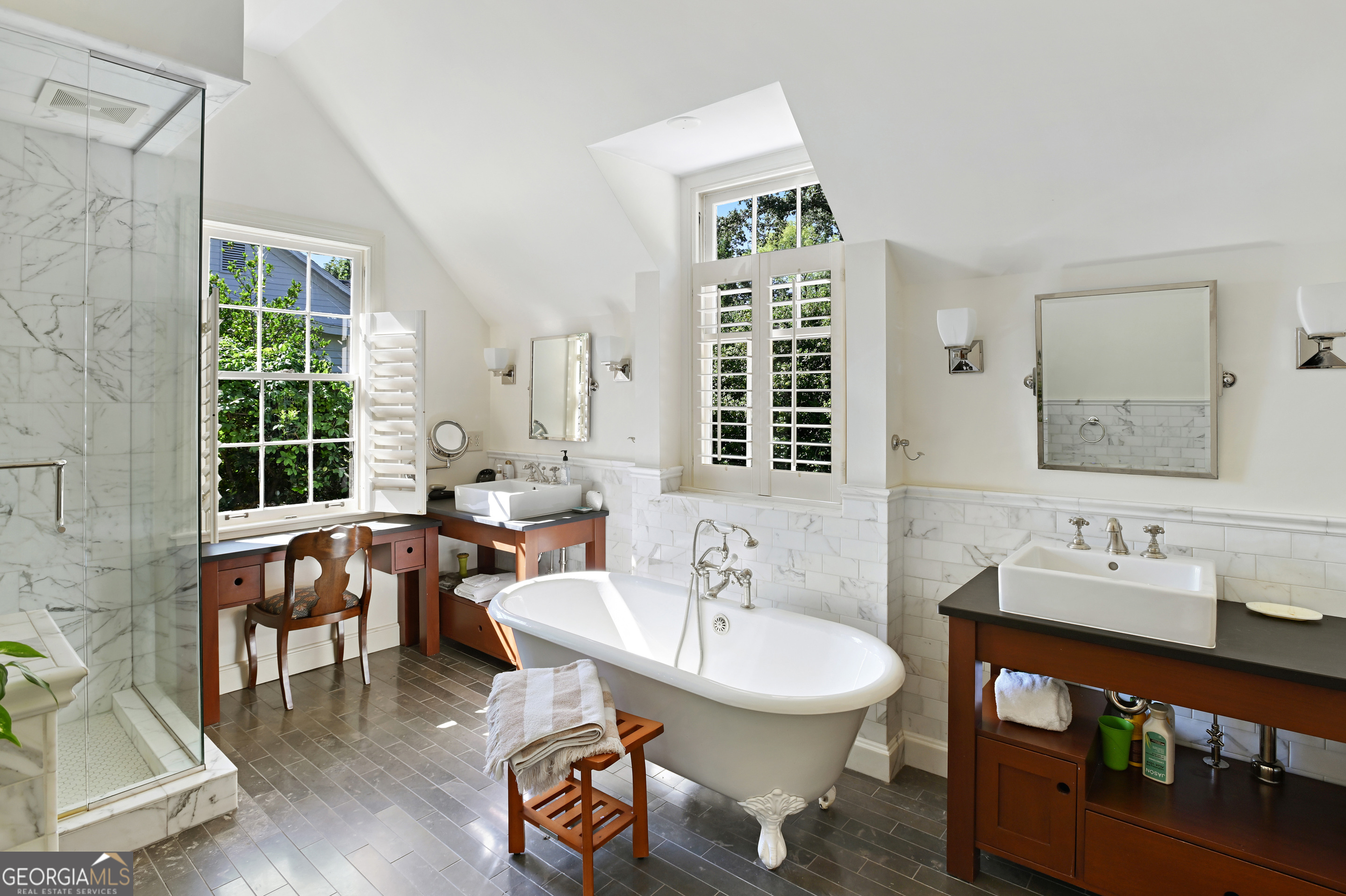 400 Pine Tree Drive NE