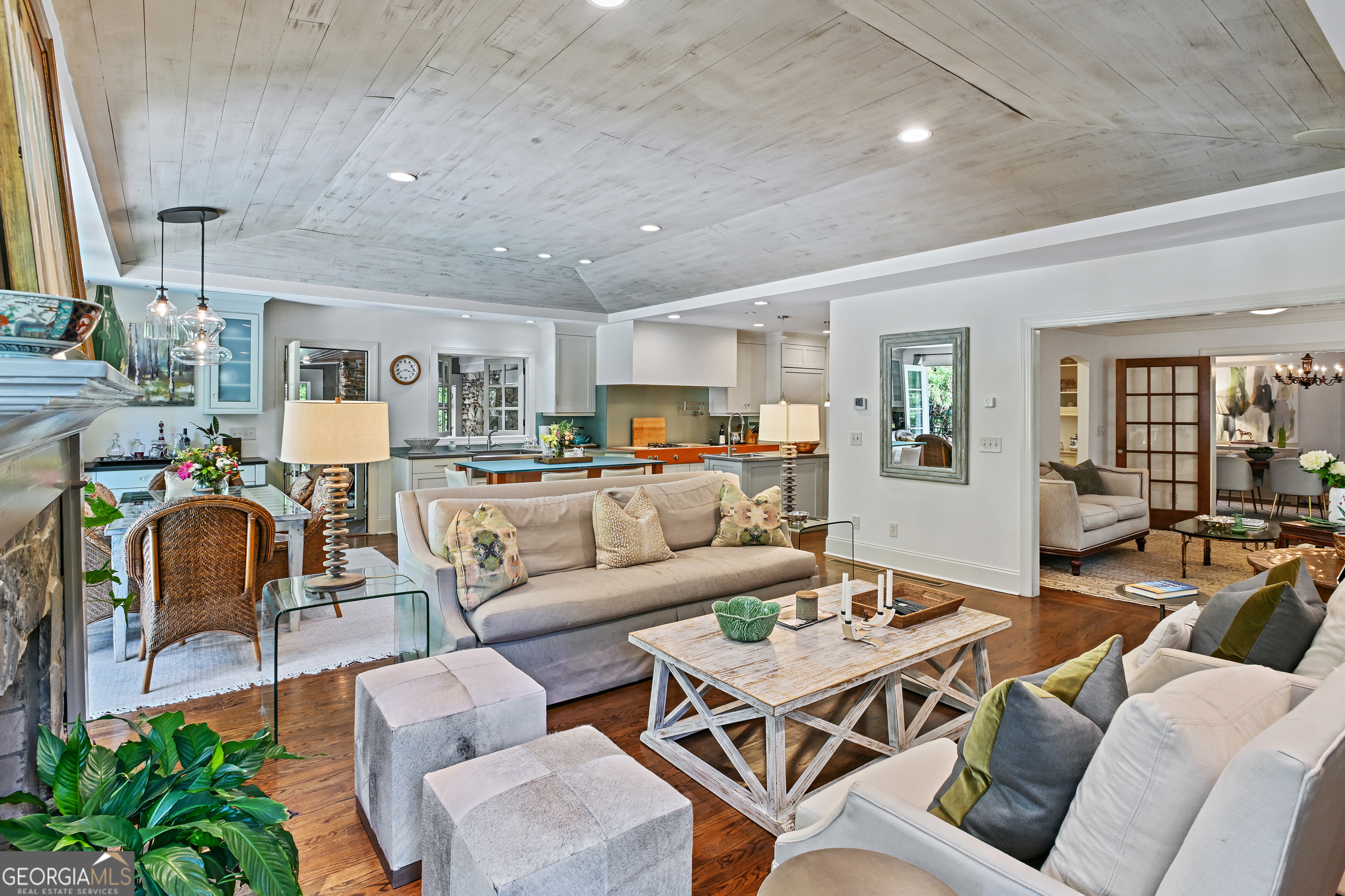 400 Pine Tree Drive NE