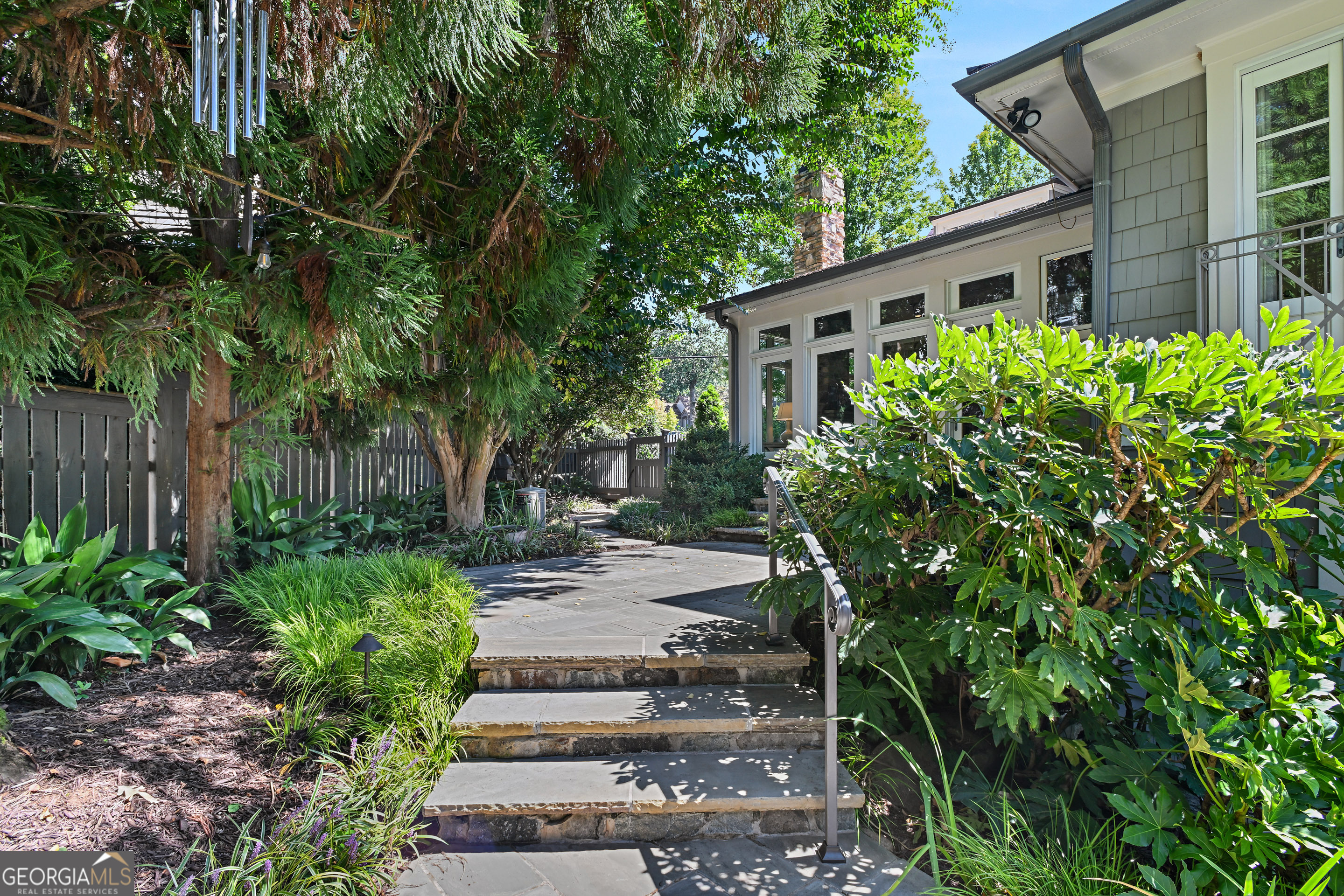 400 Pine Tree Drive NE