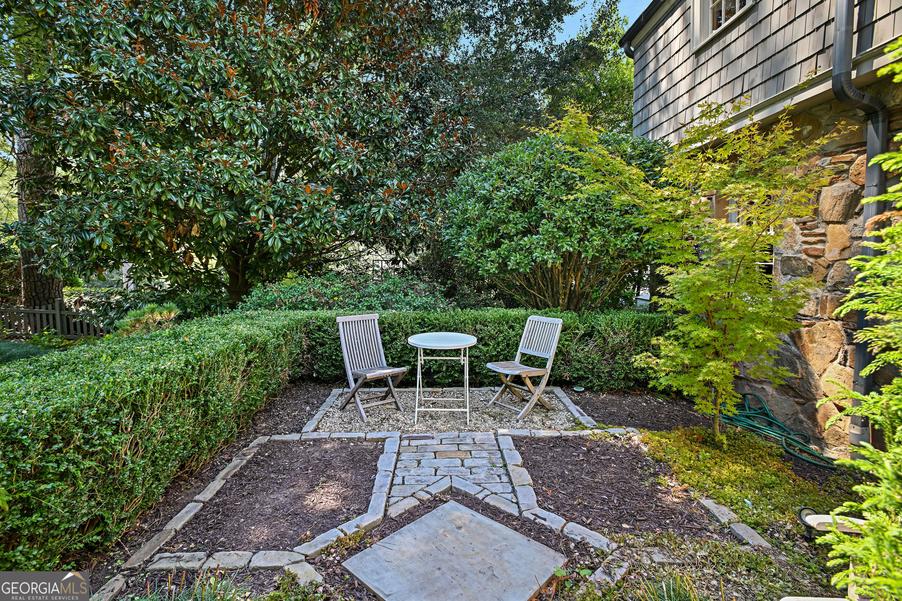 400 Pine Tree Drive NE