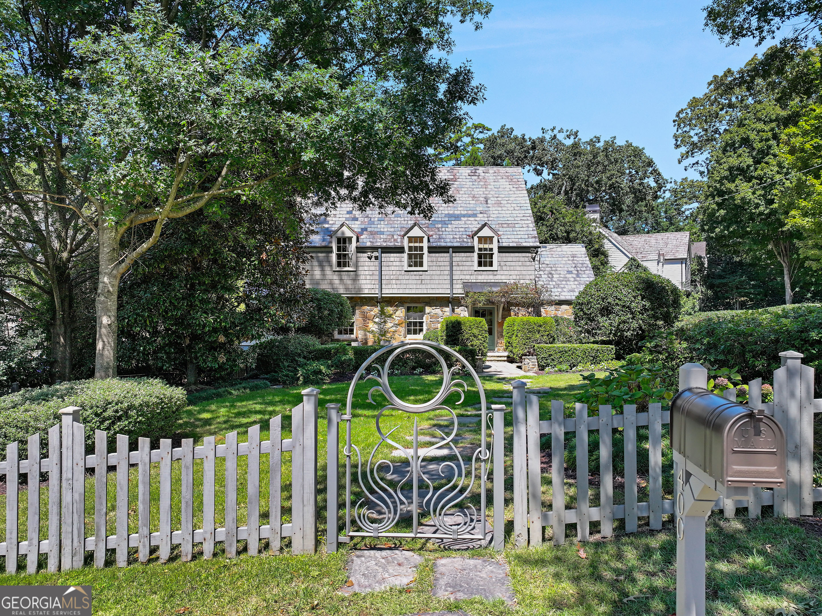 400 Pine Tree Drive NE