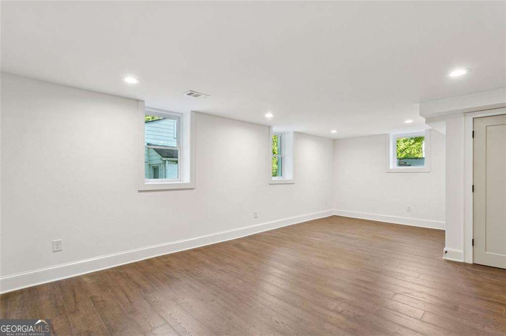 405 Allison Drive NE