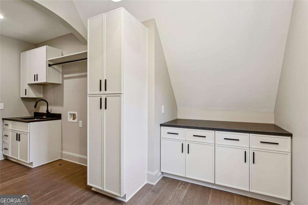 405 Allison Drive NE