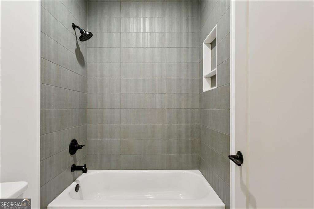 405 Allison Drive NE