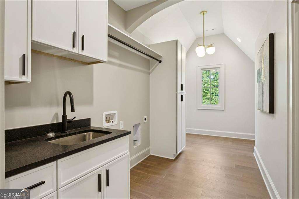 405 Allison Drive NE