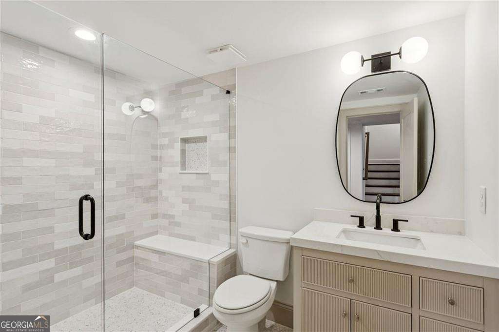 405 Allison Drive NE