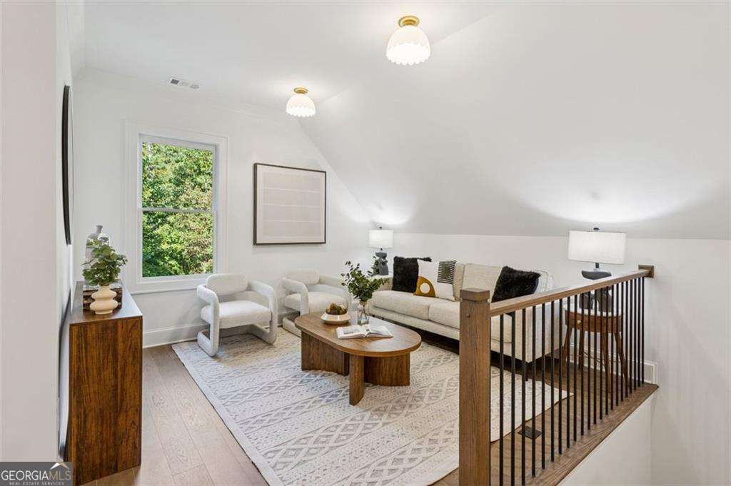 405 Allison Drive NE