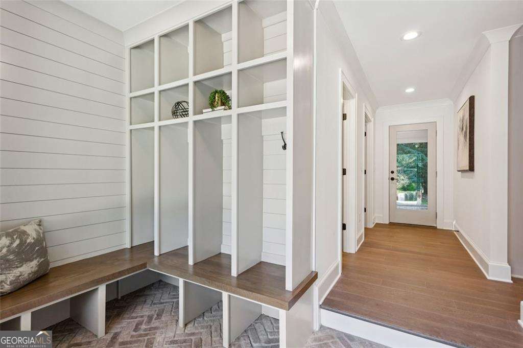 405 Allison Drive NE