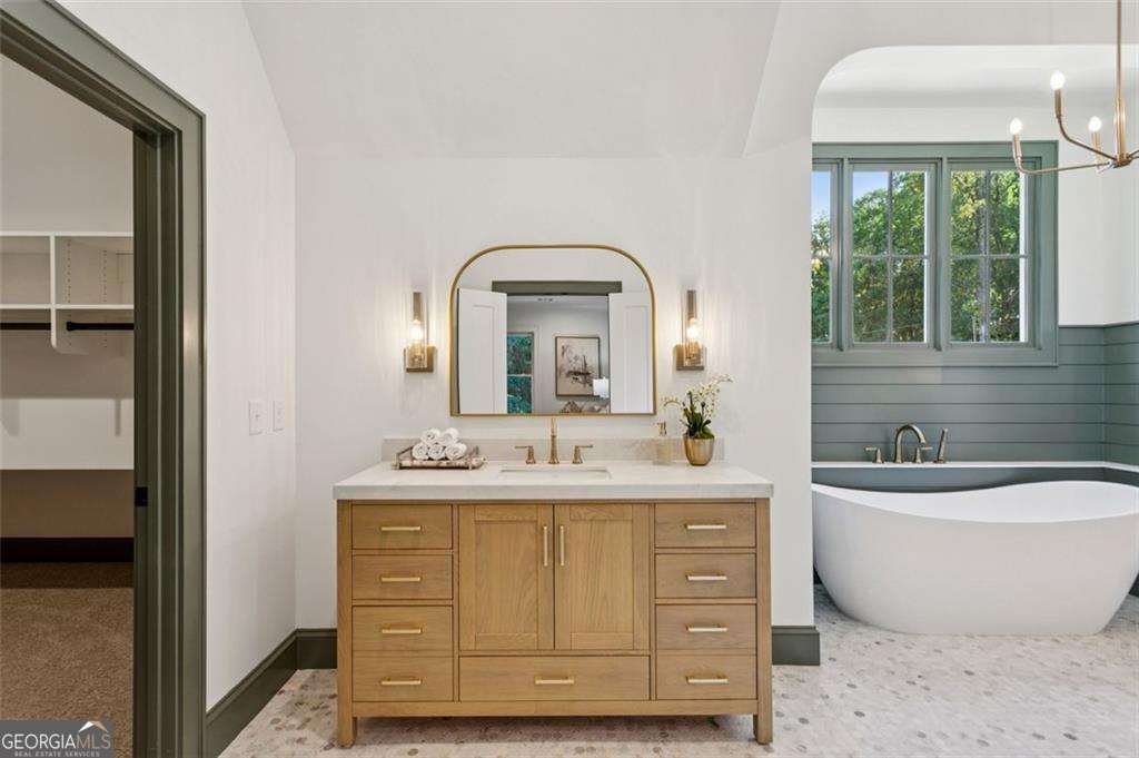 405 Allison Drive NE